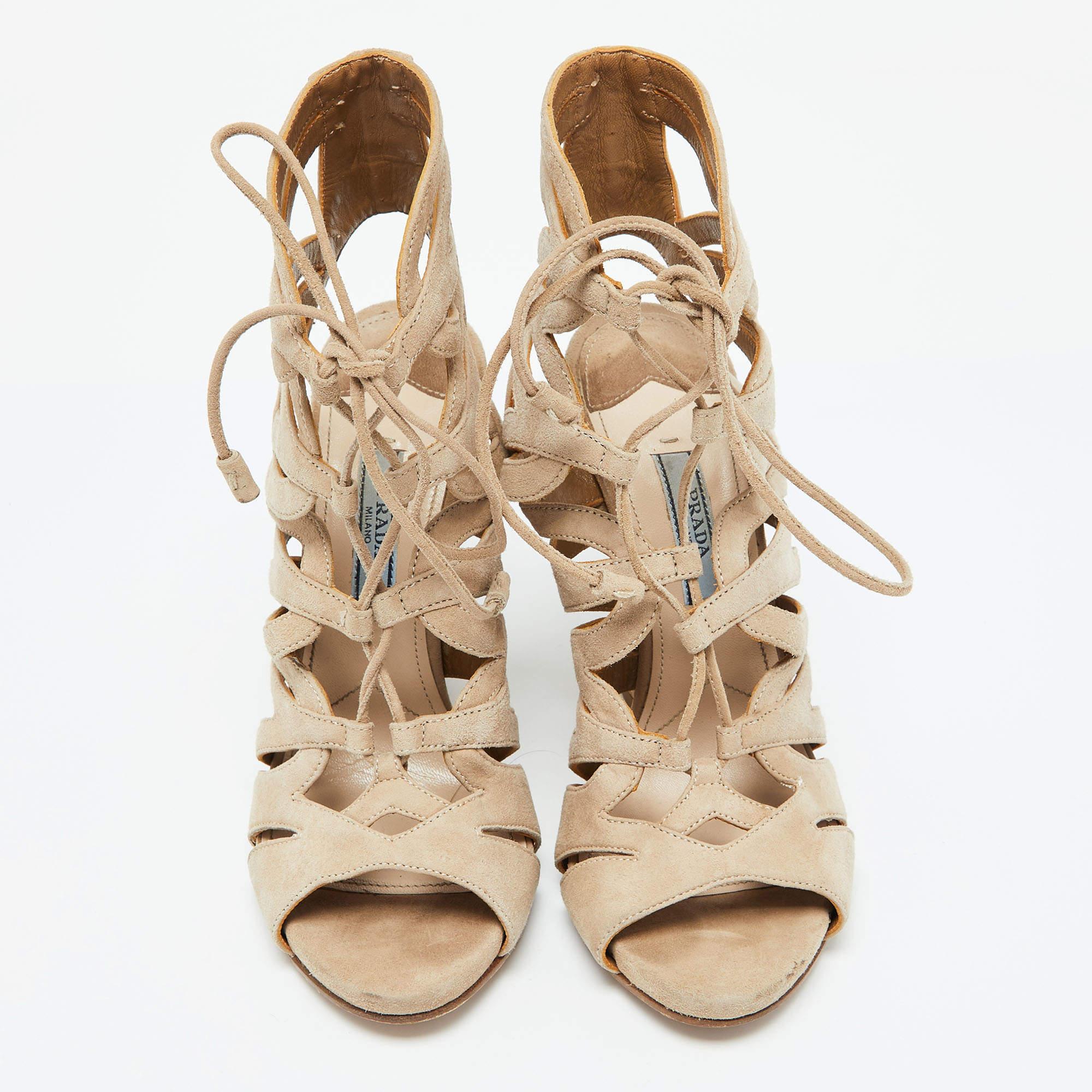 Beige Prada - Sandales à lanières en daim beige - Taille 35 en vente