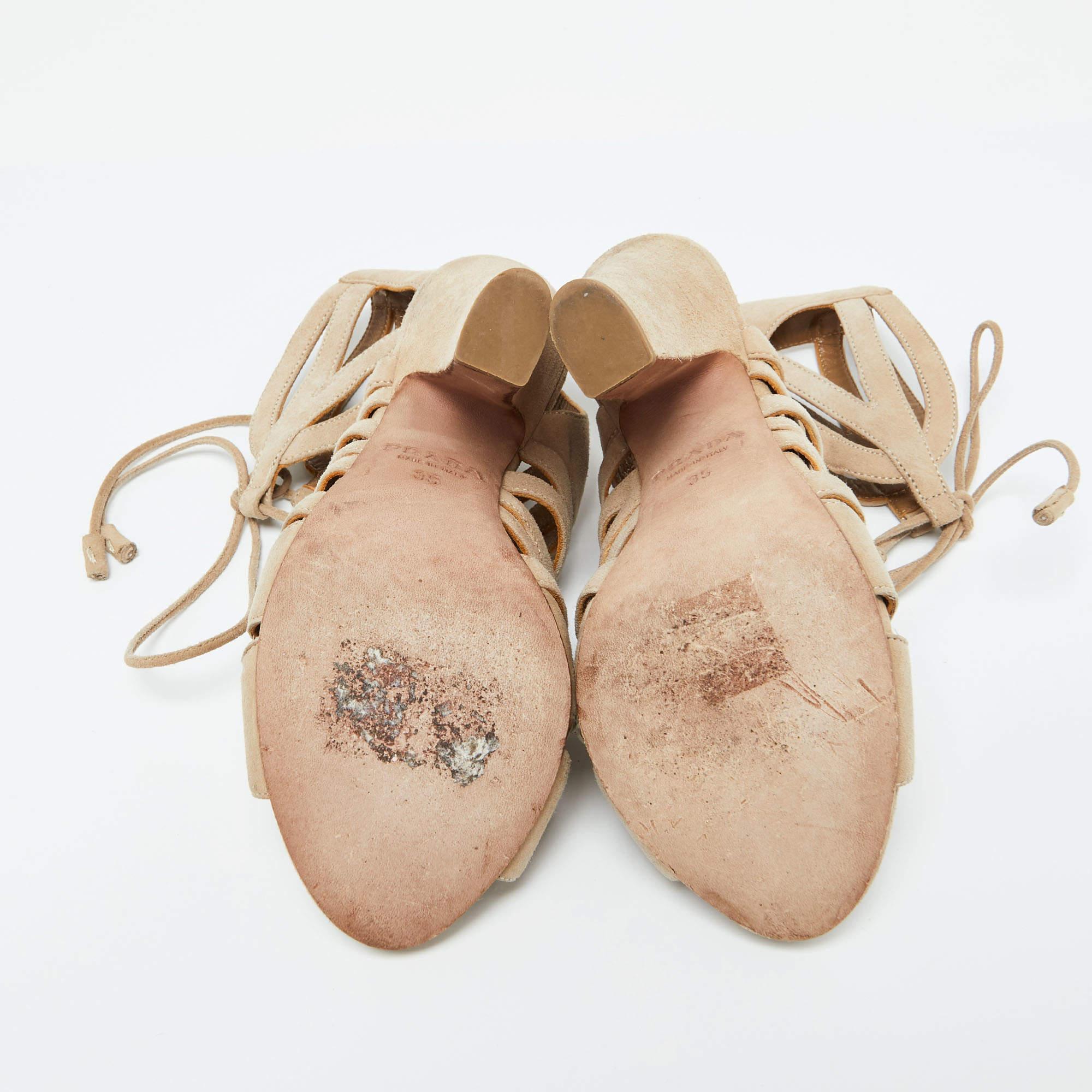 Prada - Sandales à lanières en daim beige - Taille 35 en vente 1