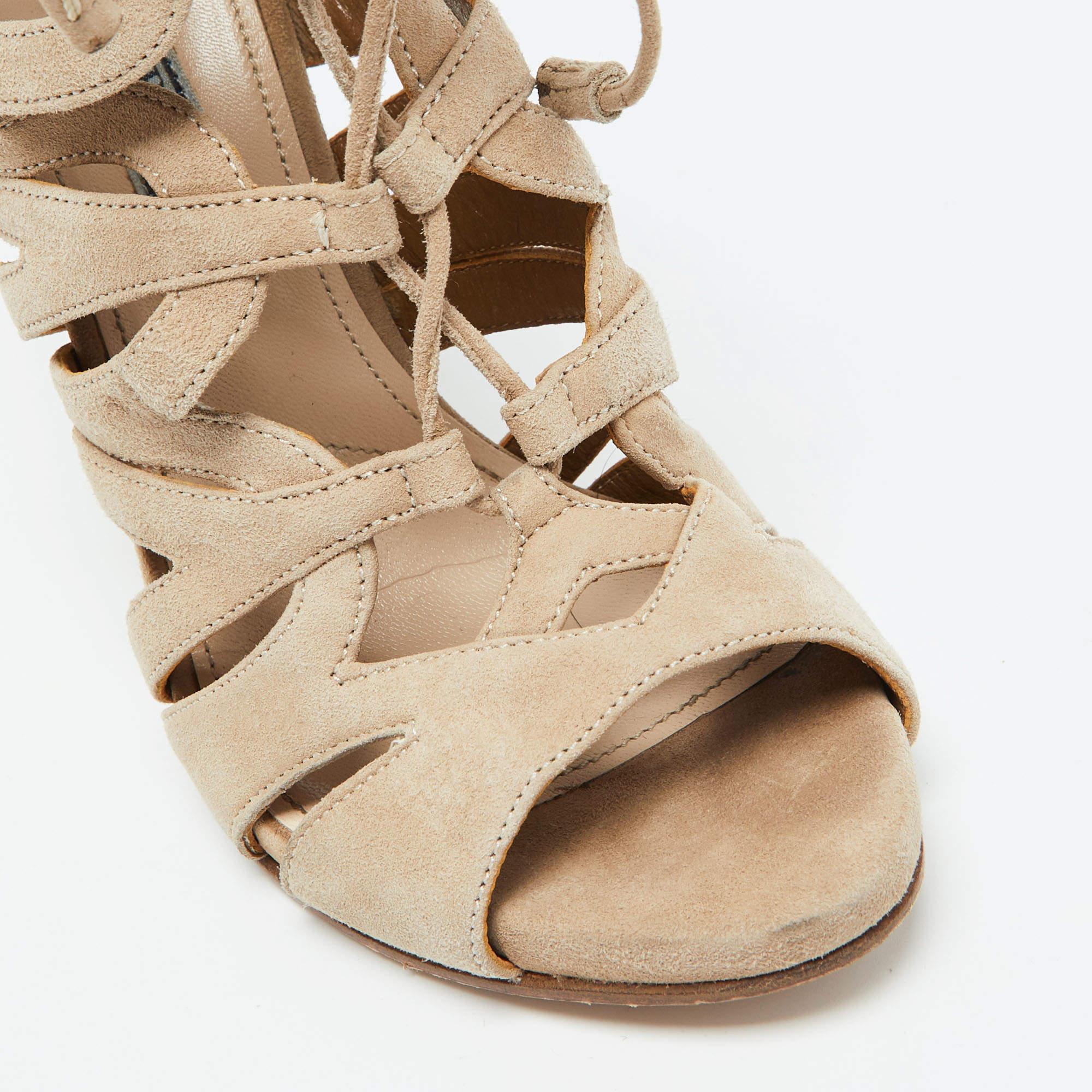 Prada - Sandales à lanières en daim beige - Taille 35 en vente 2