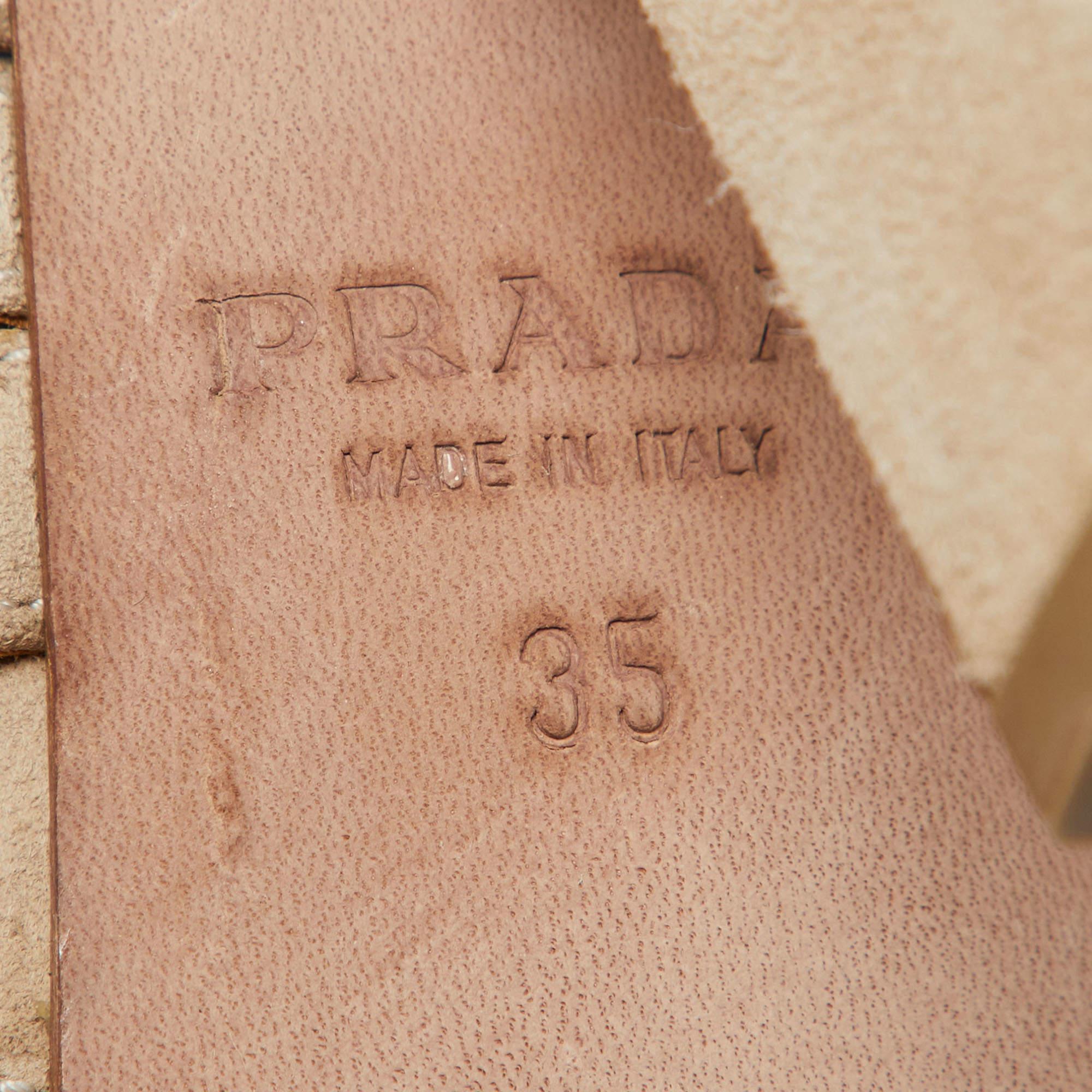 Prada - Sandales à lanières en daim beige - Taille 35 en vente 3