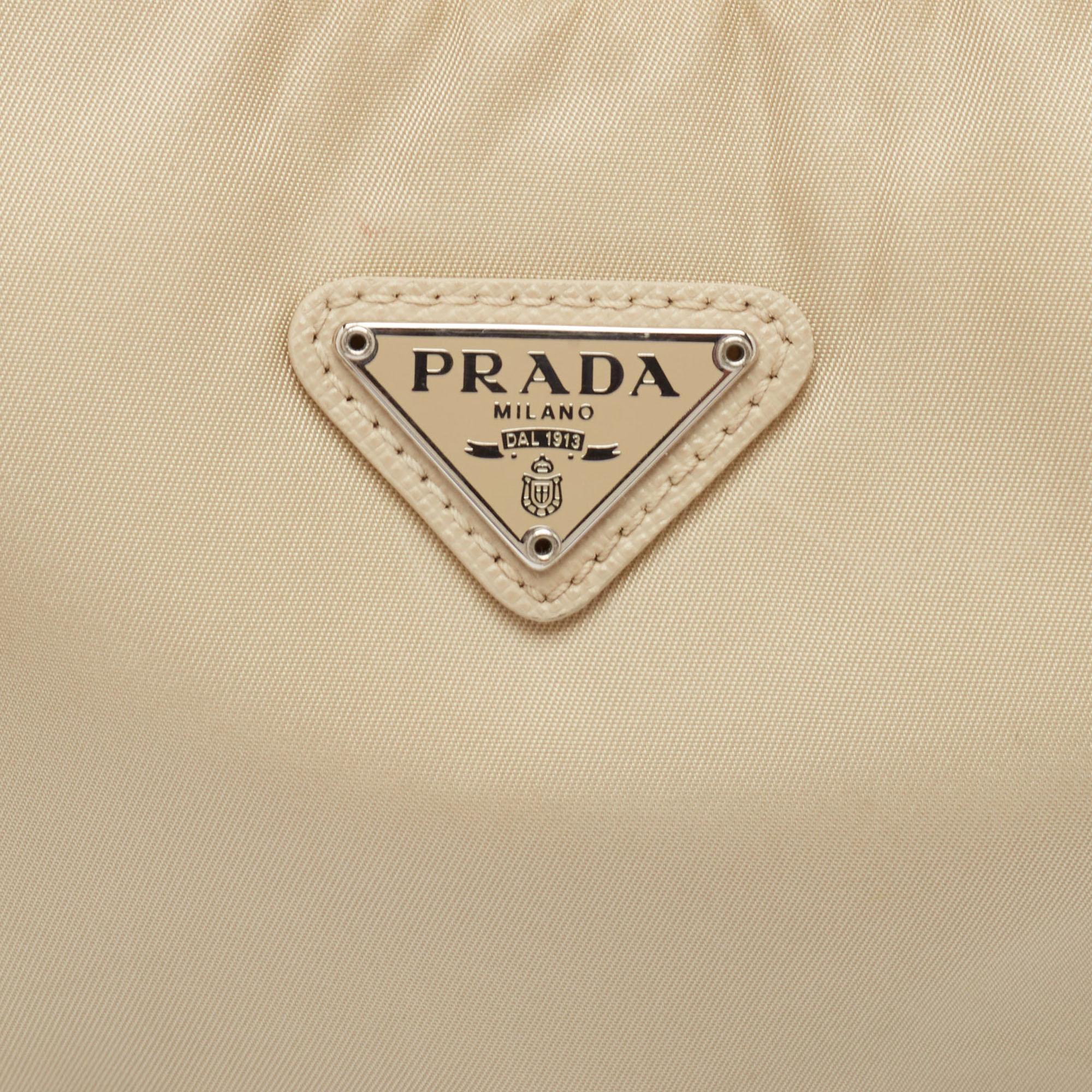 Sac baguette Tessuto édition réédition 2000 Prada beige en vente 6