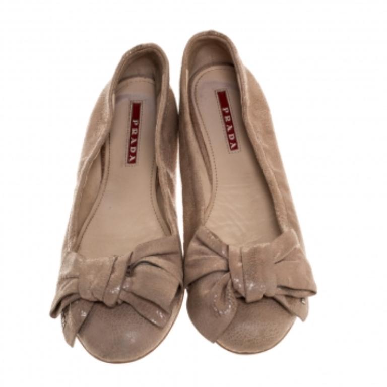 Women's Prada Beige Textured Leather Bow Ballet Flats Size 37 For Sale