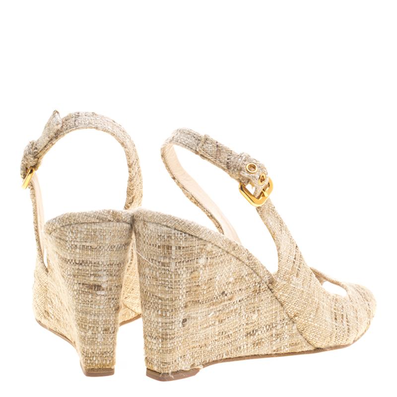 Prada Beige Tweed Fabric Peep Toe Slingback Wedge Sandals Size 40 In New Condition In Dubai, Al Qouz 2