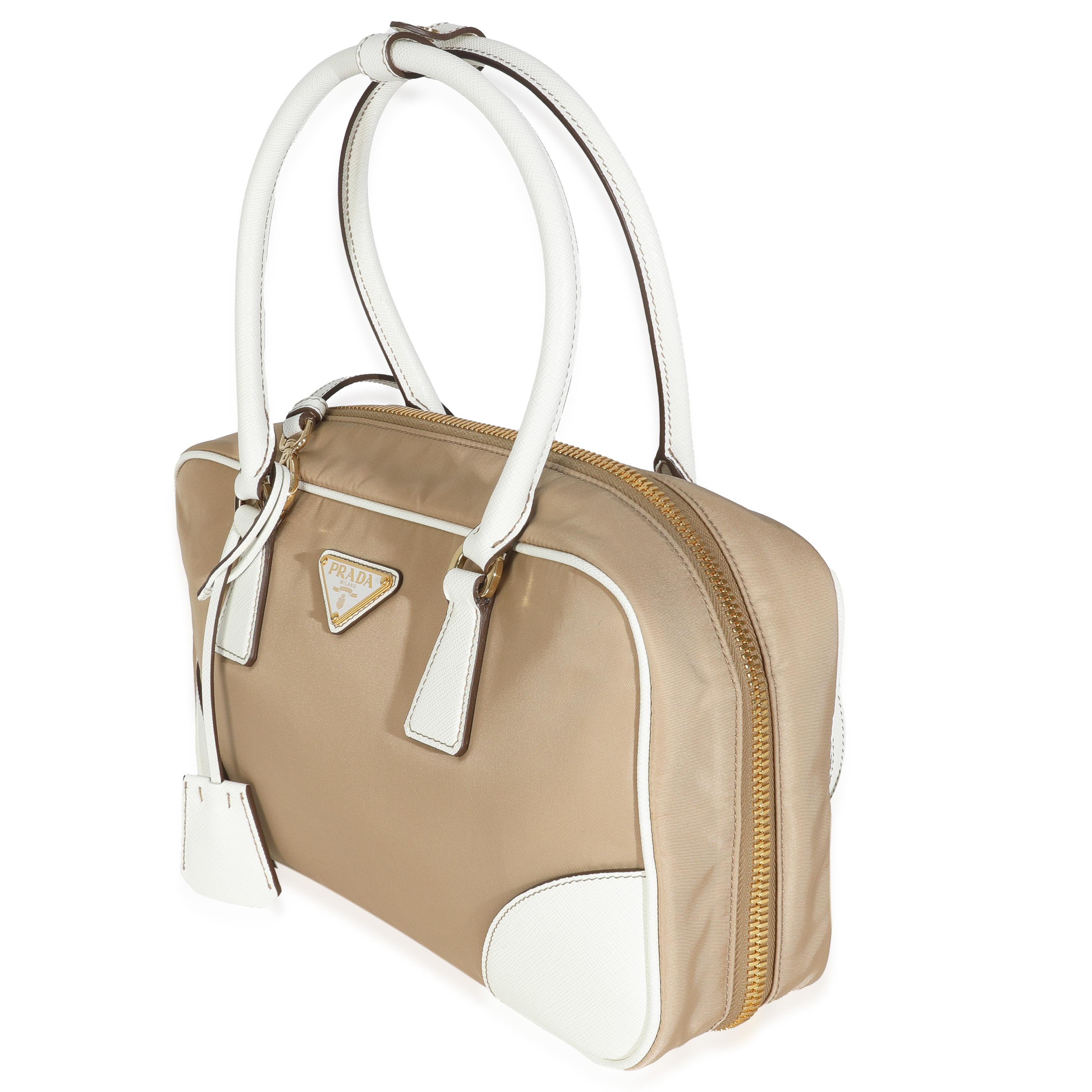 Prada Beige White Re-Nylon Saffiano Medium Re-Edition 1978 Unisexe en vente