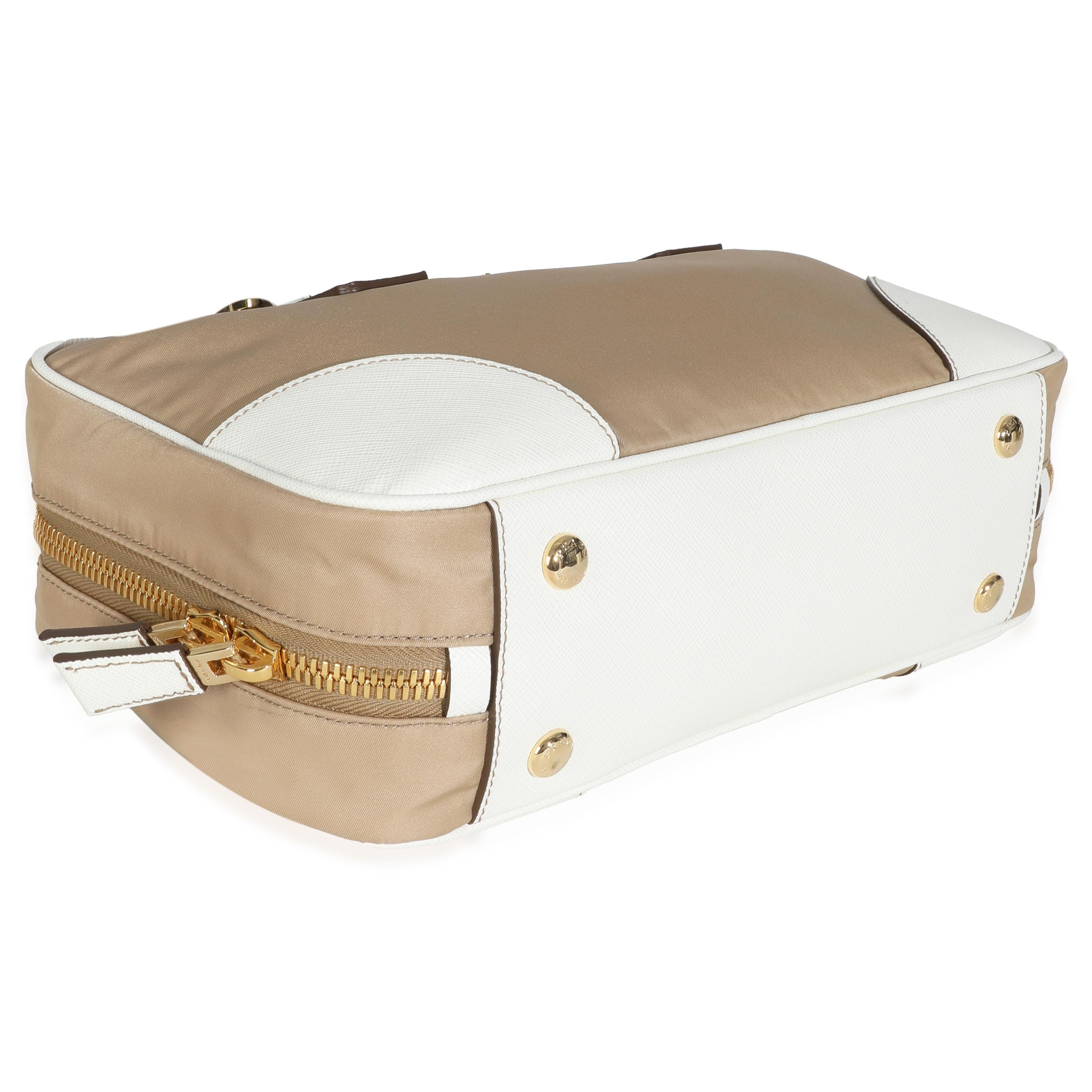 Prada Beige White Re-Nylon Saffiano Medium Re-Edition 1978 en vente 3
