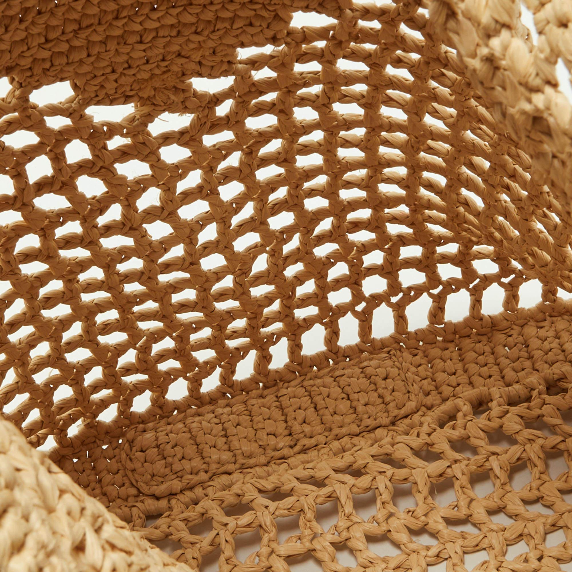 Prada, la borsa da spiaggia in rafia intrecciata di colore beige In condizioni buone a Dubai, Al Qouz 2