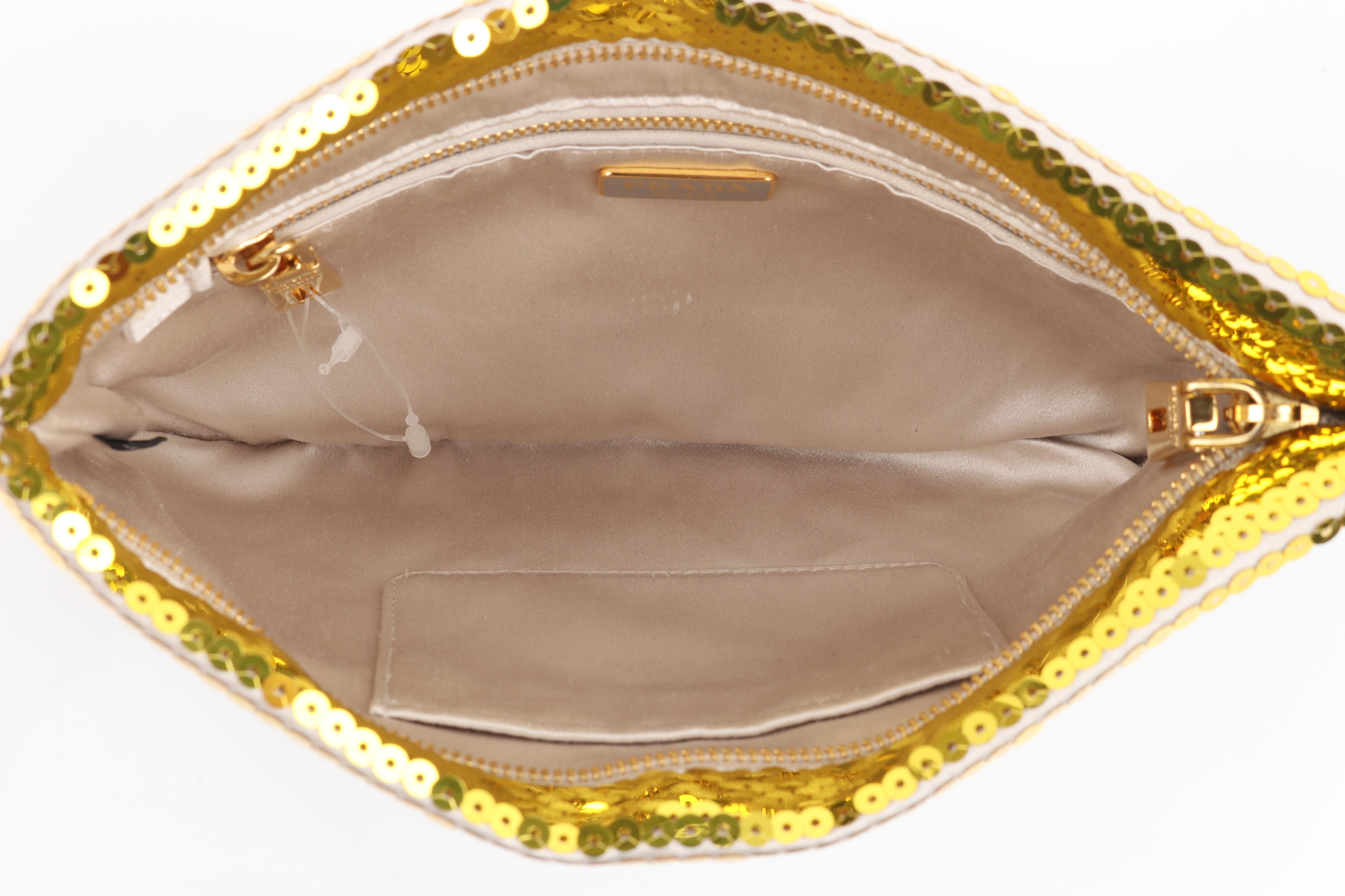 Bolso de mano bicolor PRADA con lentejuelas doradas y plateadas en dos tonos 2