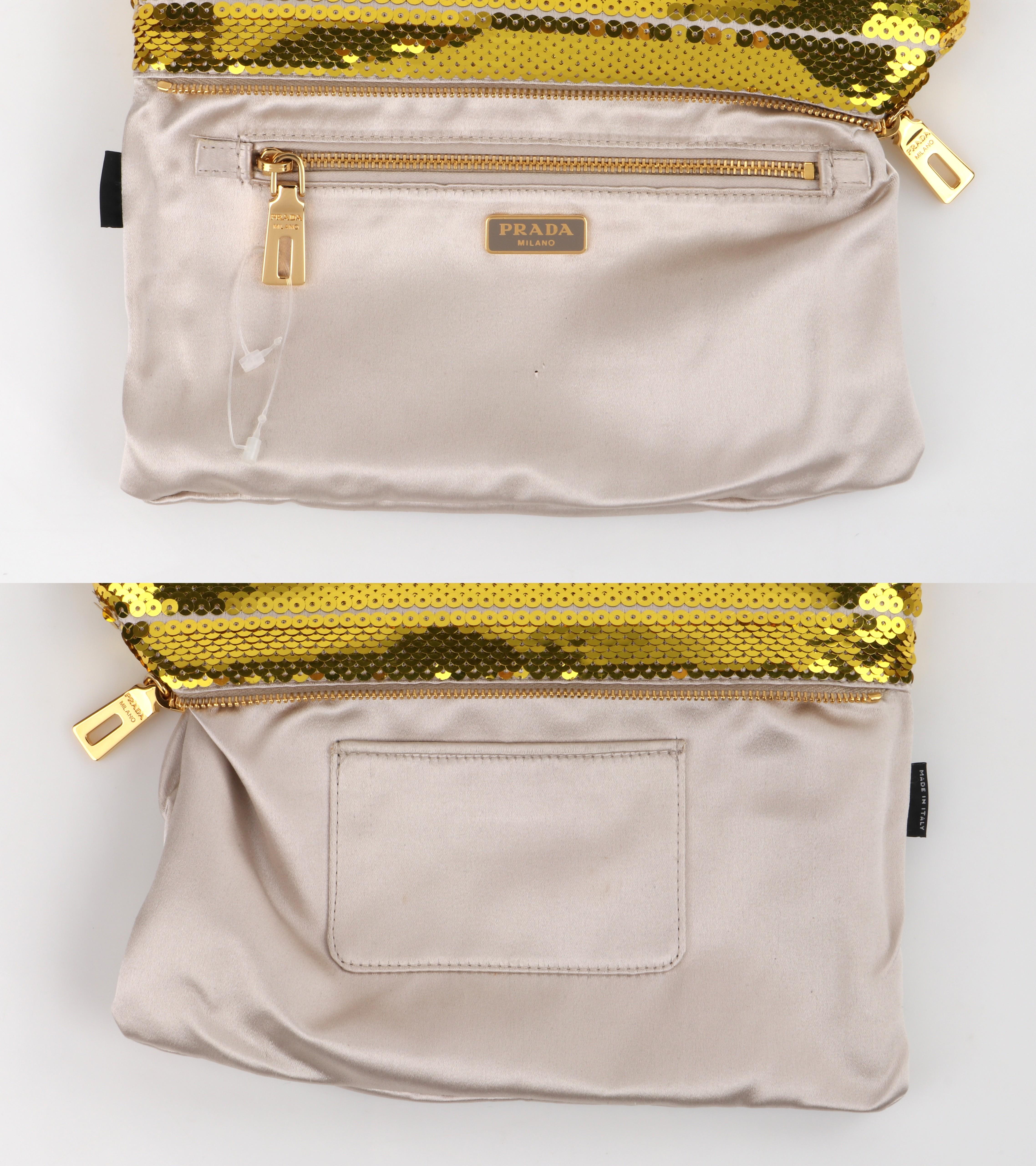 Bolso de mano bicolor PRADA con lentejuelas doradas y plateadas en dos tonos 4