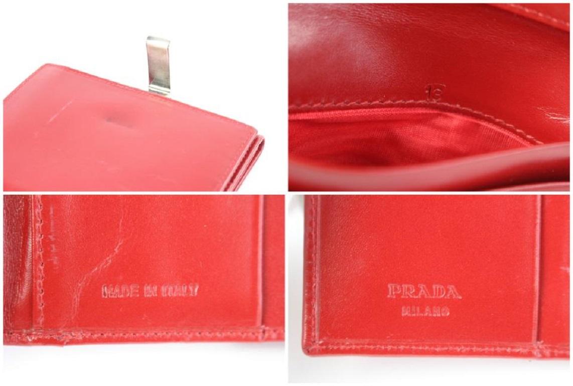Prada Bifold Wallet 03pz0710 Red Leather Clutch In Good Condition For Sale In Dix hills, NY