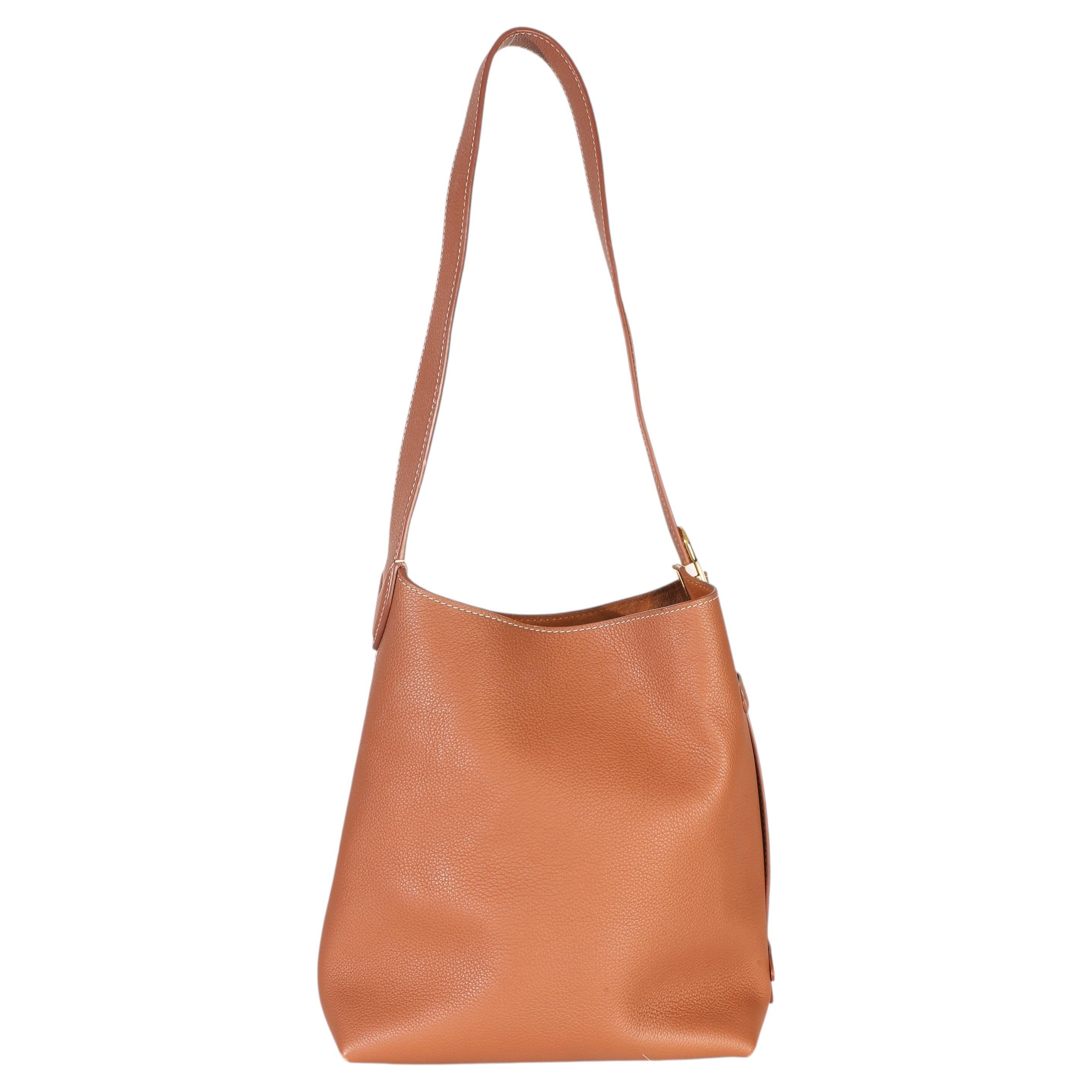 What's the difference between a satchel and a hobo bag?