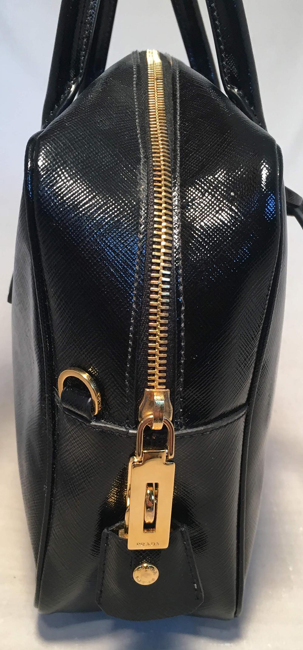Prada Black and White Patent Saffiano Galleria Bag in excellent condition. Black patent saffiano leather exterior trimmed with gold hardware and a white leather flower on each side. Clochette with keys attached. Top zipper closure opens to a black