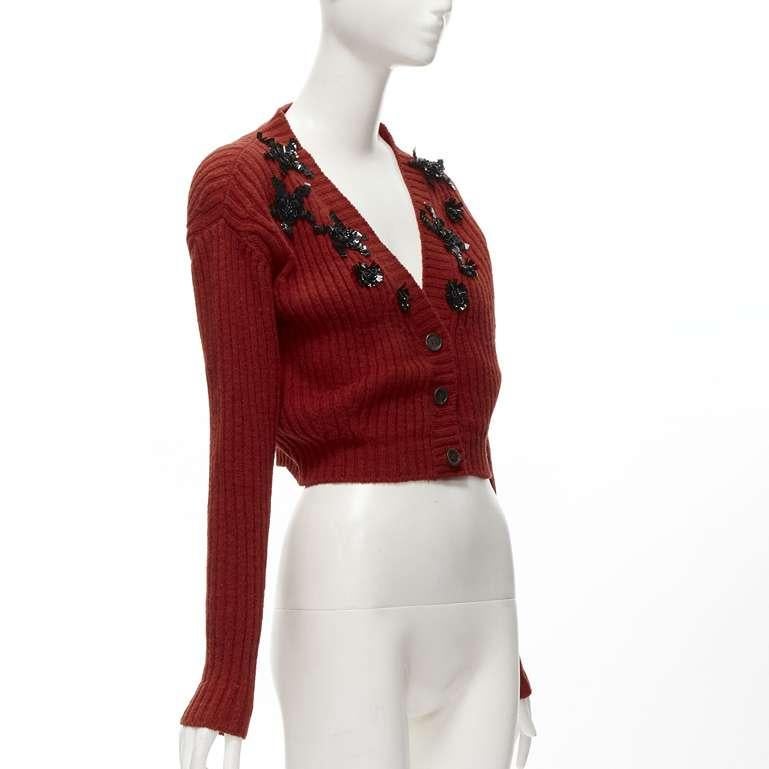 PRADA black beaded floral applique red wool cropped cardigan IT44 L In Good Condition In Hong Kong, NT