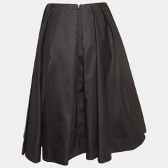 Prada Schwarzer, perlenbesetzter, plissierter Midirock aus Nylon S