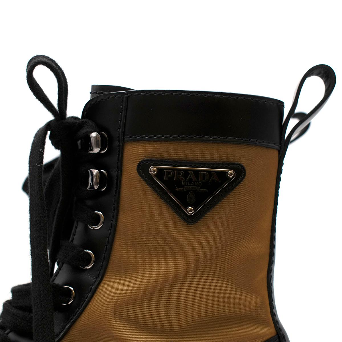 Prada Black & Beige Leather & Nylon Logo Combat Boots - Size EU 41.5 In Excellent Condition For Sale In London, GB