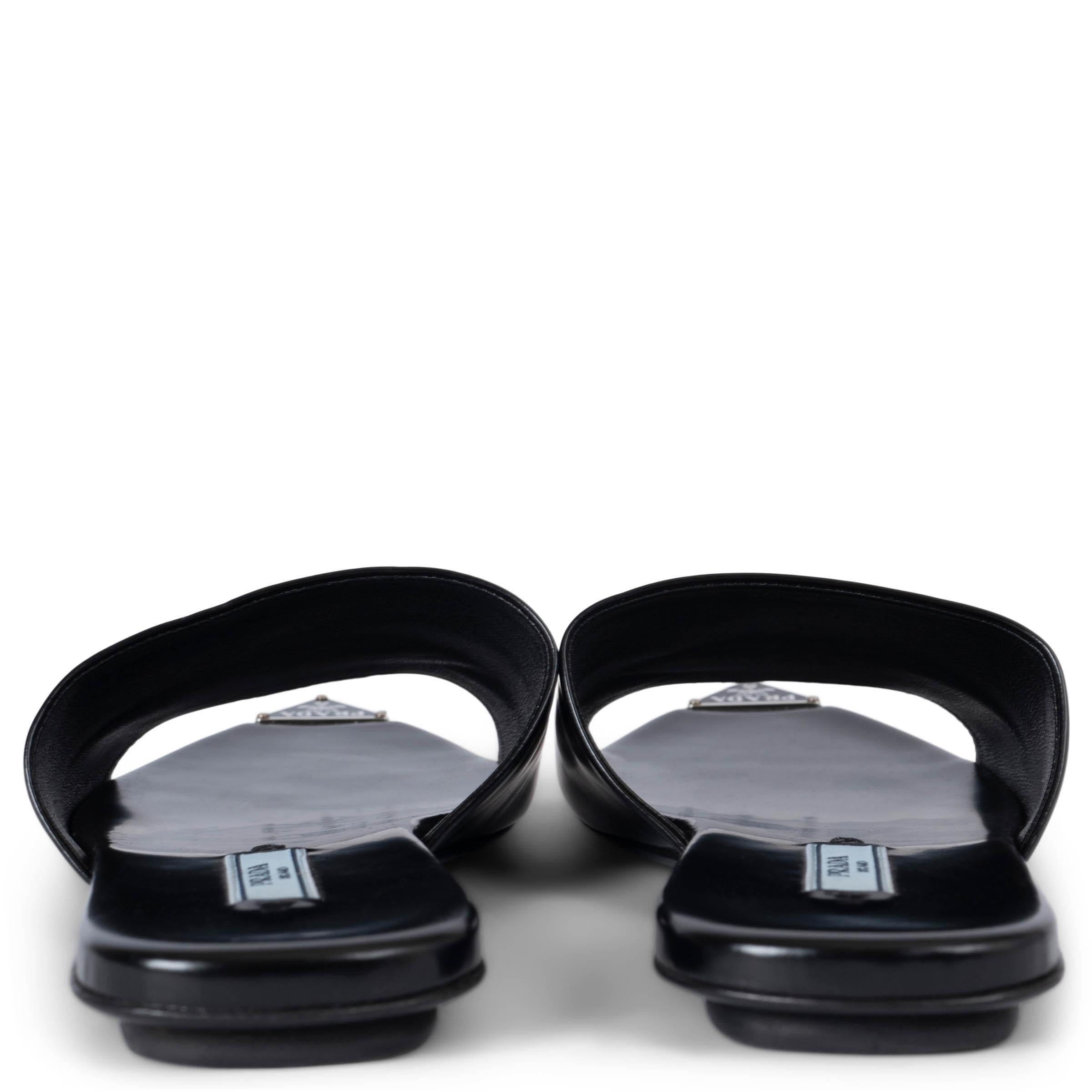 PRADA negro cepillado cuero 2022 LOGO SLIDE Sandalias Zapatos 37 en Excelente estado para la venta en Zürich, CH
