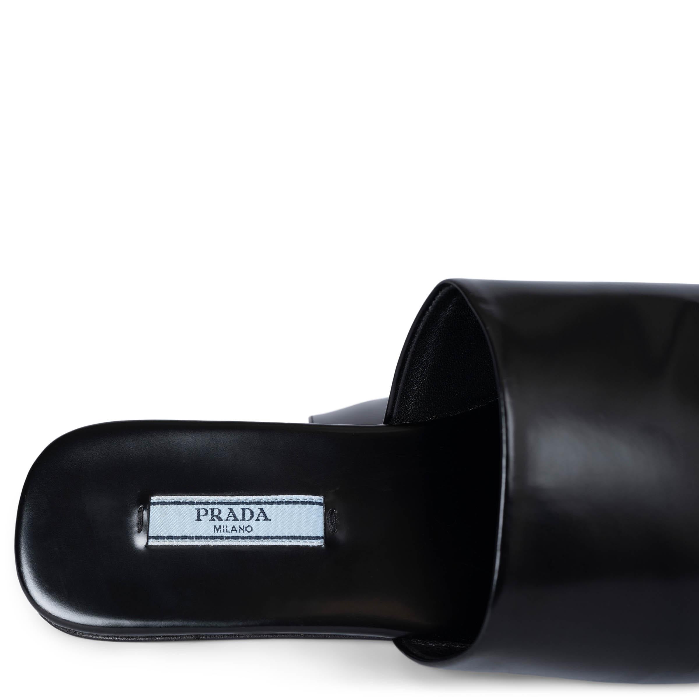 PRADA negro cepillado cuero 2022 LOGO SLIDE Sandalias Zapatos 37 en venta 2