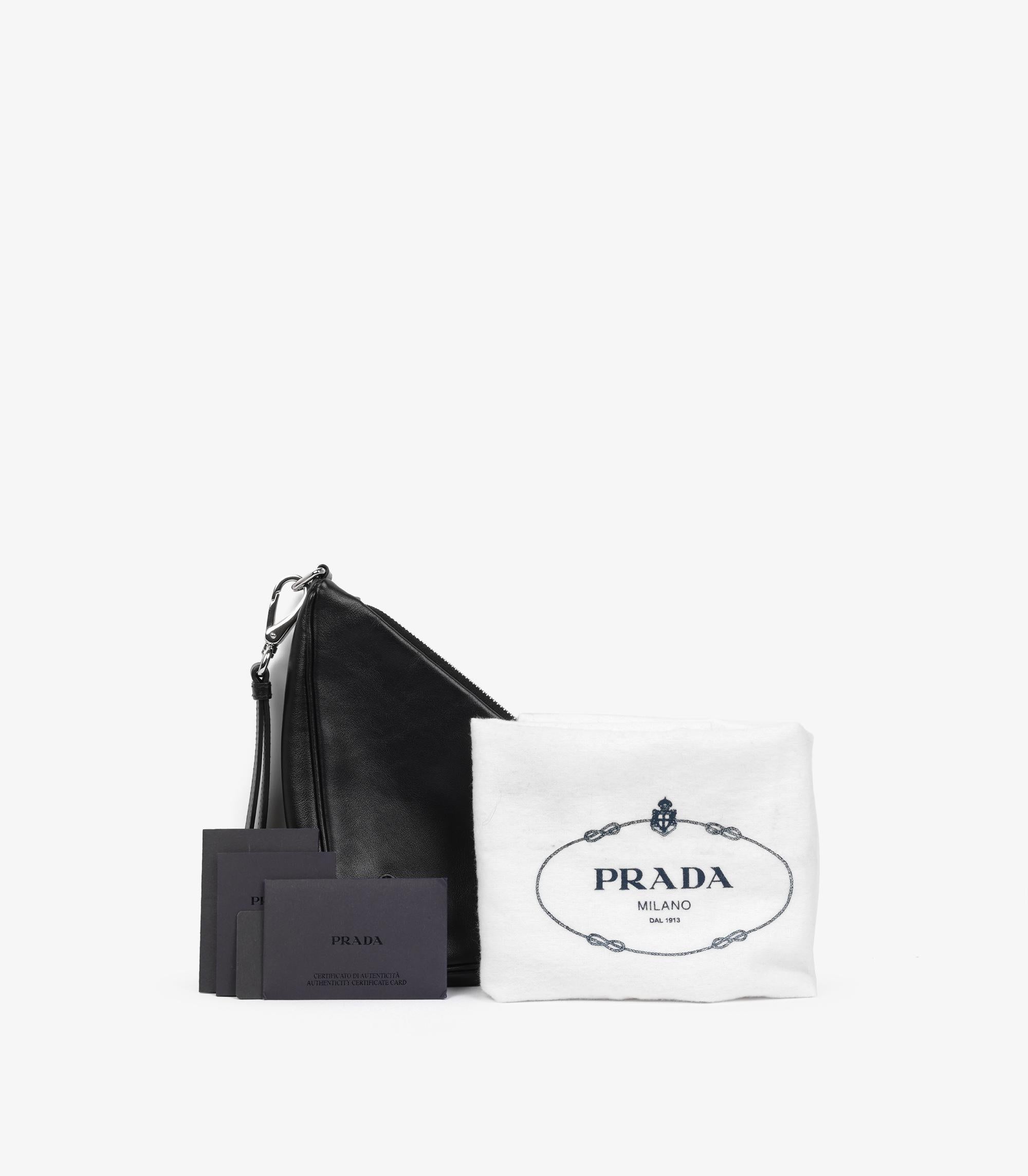 Prada Schwarzes Kalbsleder Dreieckshandtäschchen im Angebot 7