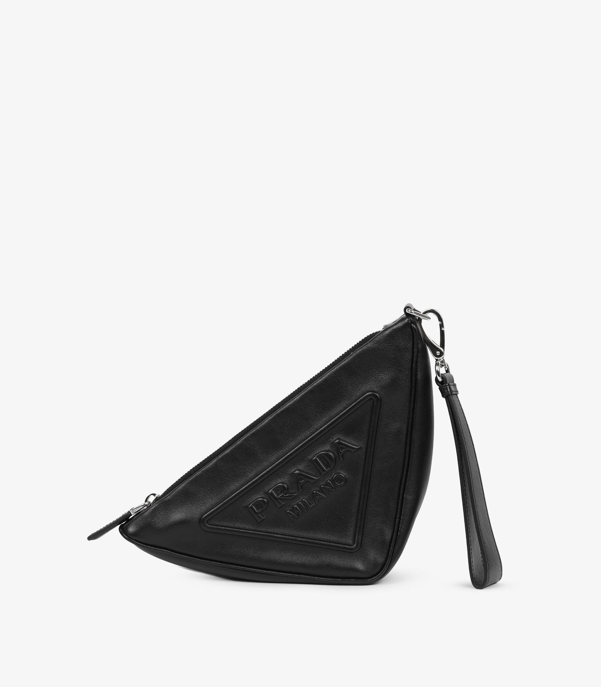 Prada Schwarzes Kalbsleder Dreieckshandtäschchen für Damen oder Herren im Angebot