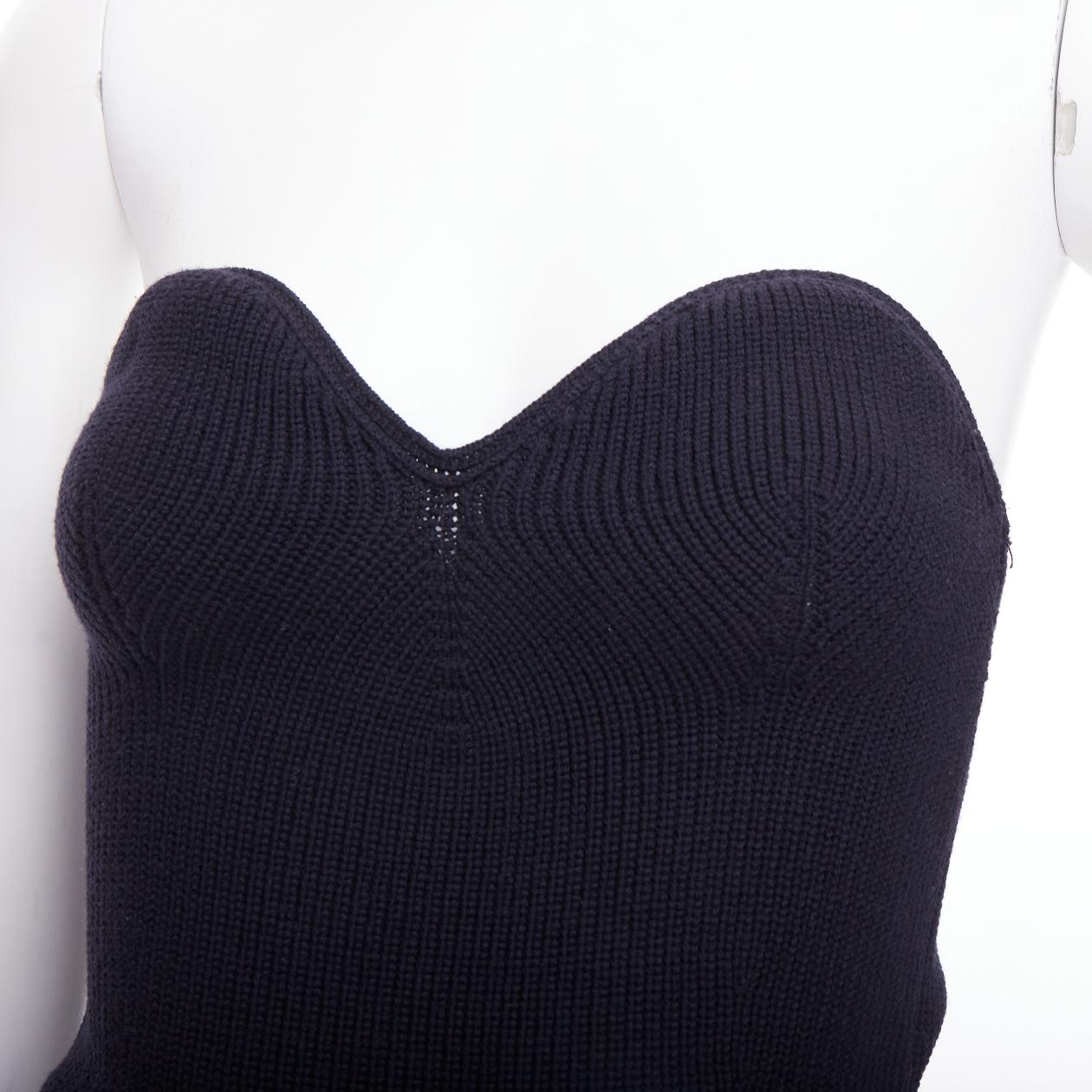 PRADA black contour ribbed knit boned strapless bustier top IT42 M
Reference: NKLL/A00296
Brand: Prada
Designer: Miuccia Prada
Material: Feels like wool
Color: Black
Pattern: Solid
Closure: Slip On
Extra Details: Boned at sides.
Made in: