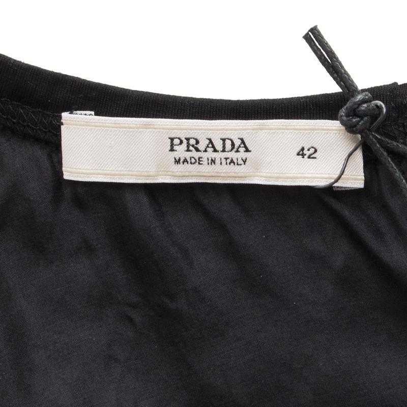 Robe de cocktail sans manches Prada en coton noir et dentelle LACE, 42 Excellent état - En vente à Zürich, CH