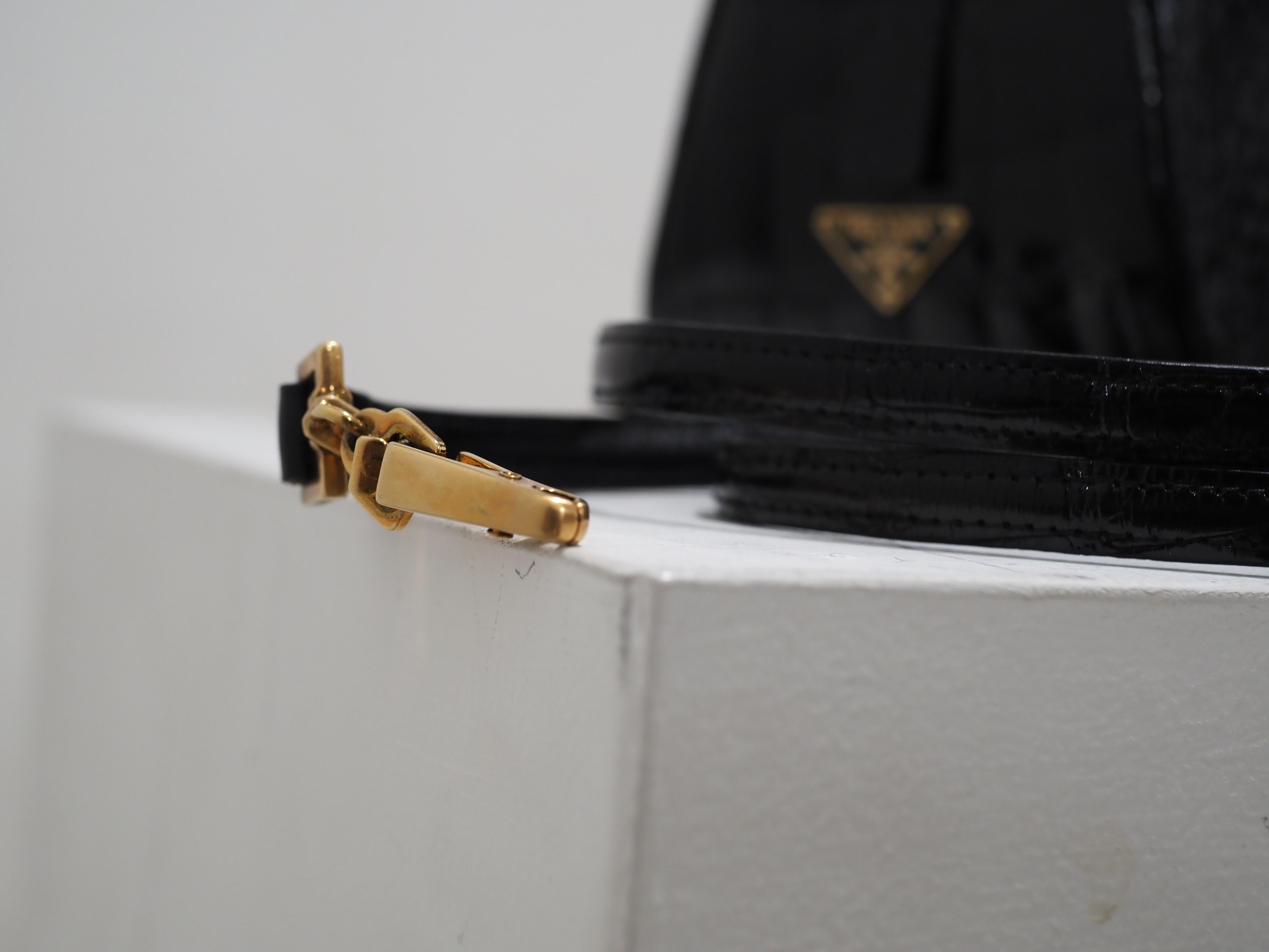 Women's or Men's Prada black croco leather handbag shoulder bag For Sale