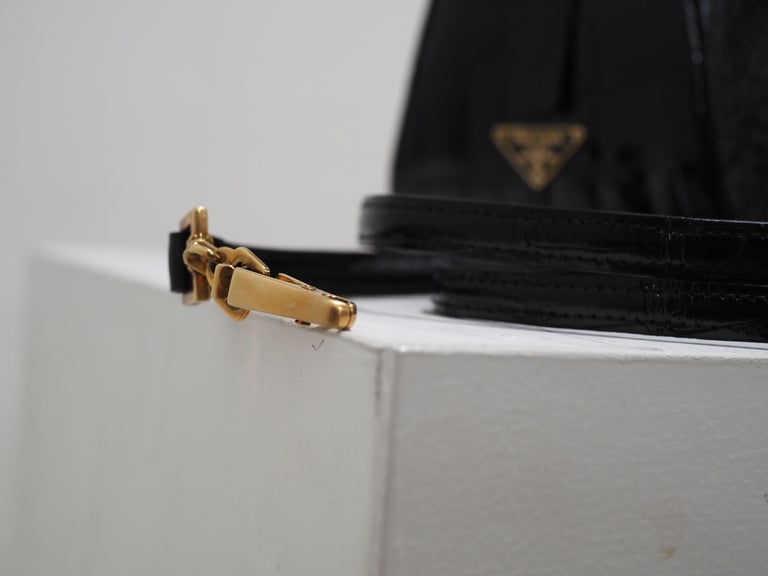Leather handbag Prada Black in Leather - 30145265