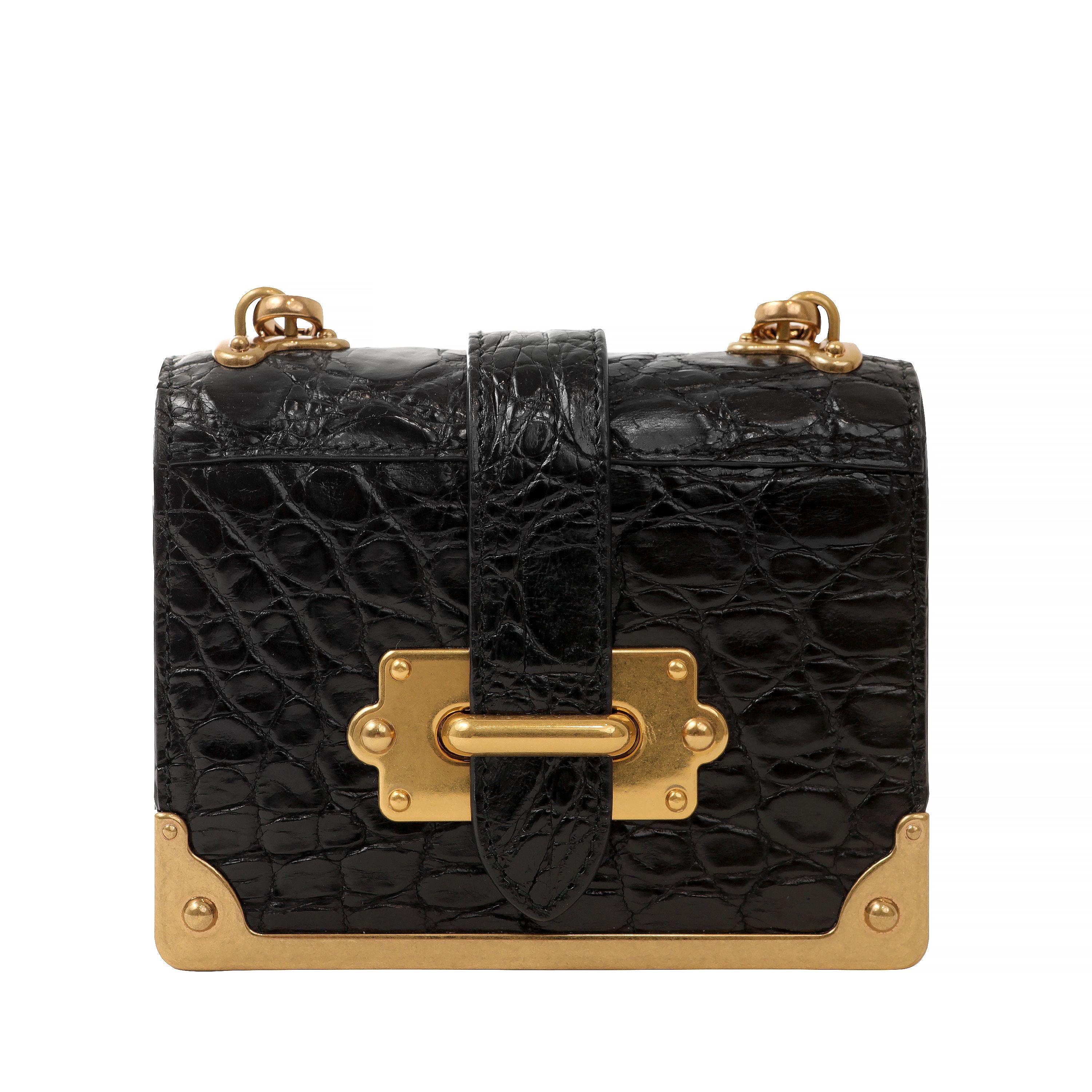 Sac à dos Micro Cahier en crocodile noir de Prada, avec accessoires dorés Pour femmes en vente