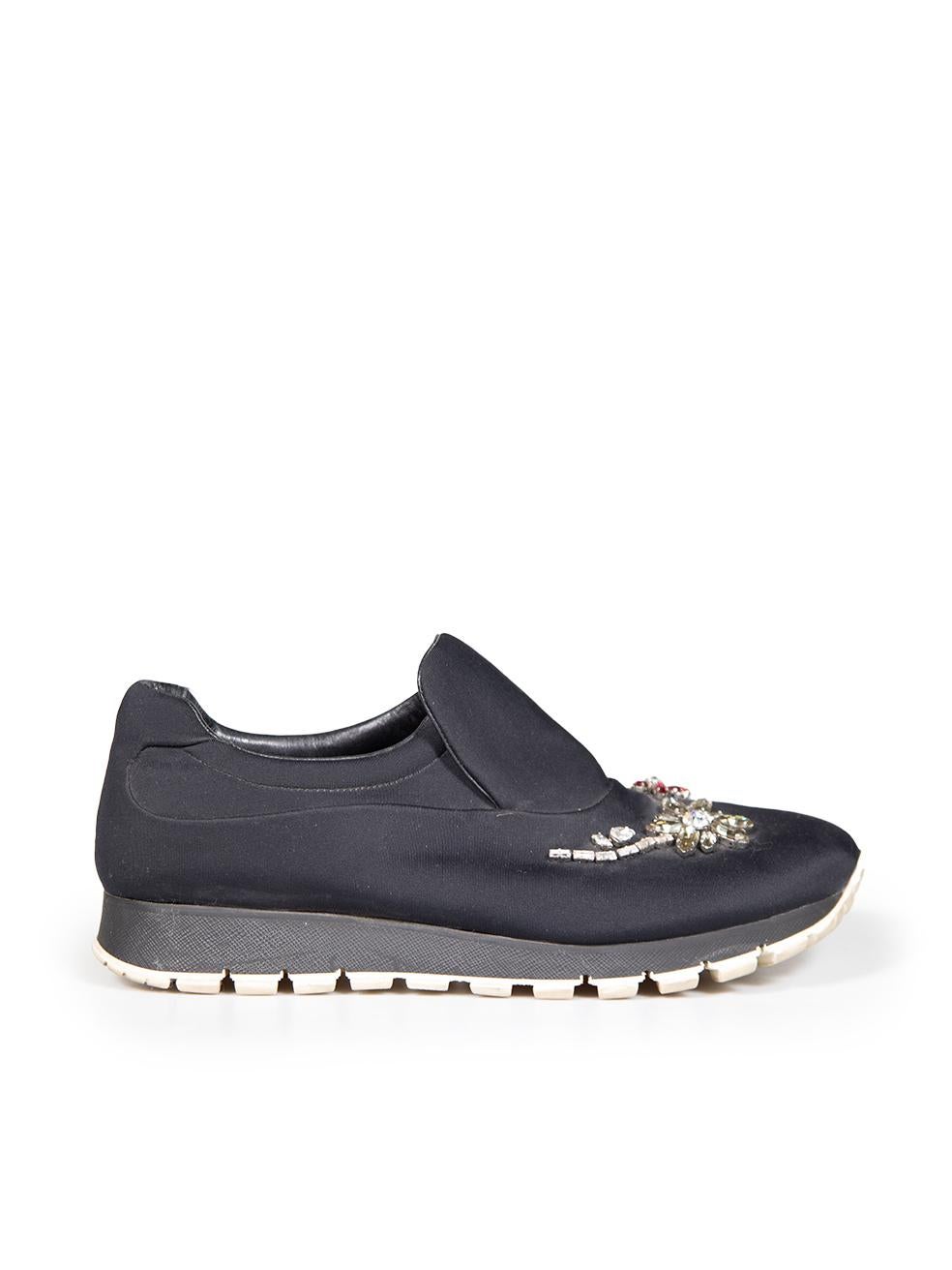 L'ÉTAT est très bon. L'usure minimale des baskets est évidente. Abrasions minimes aux semelles, doublure en cuir froissé, et petite déchirure à la couture de la ligne supérieure en cuir sur la chaussure droite sur cet article de revente de designer