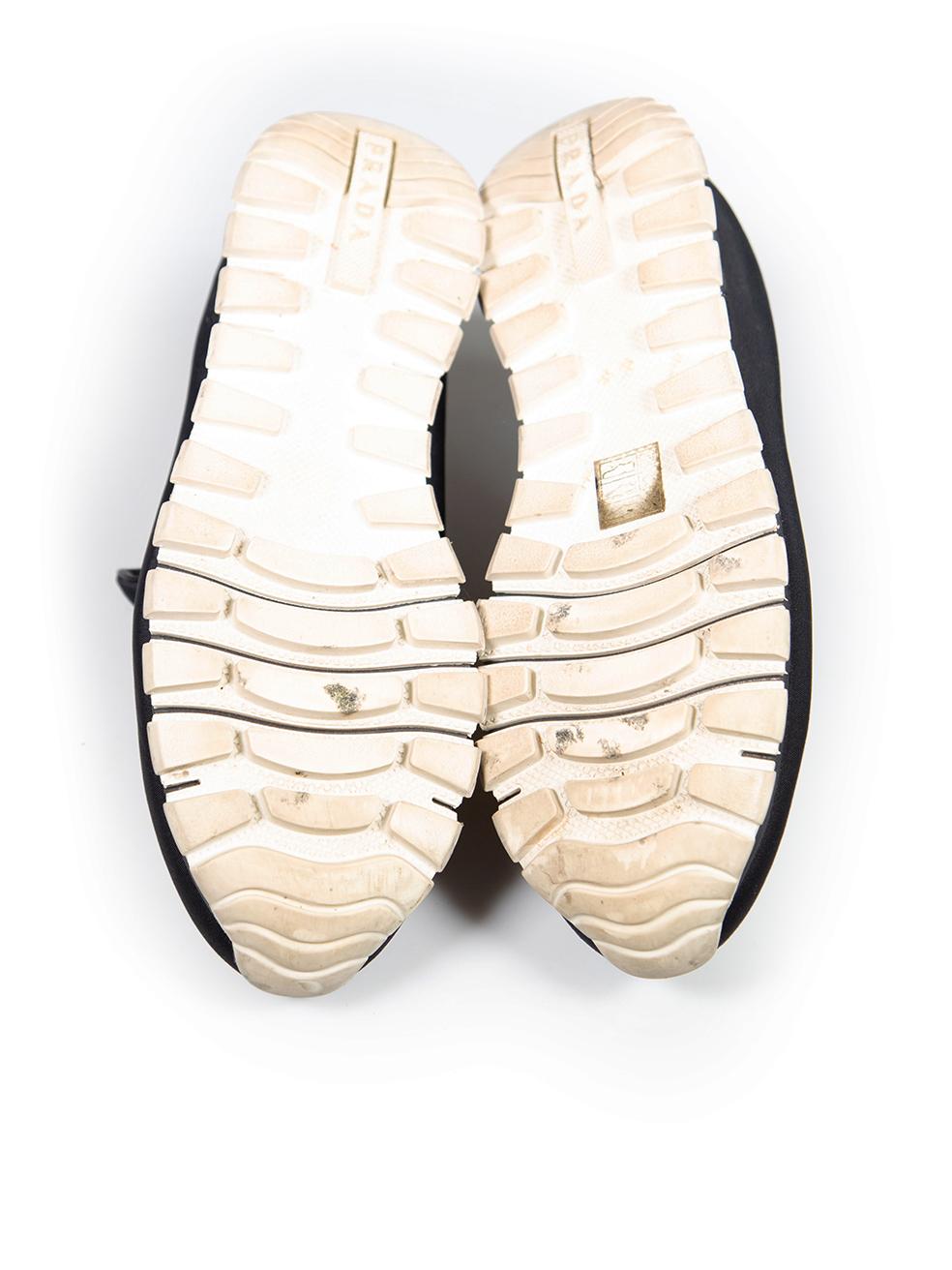 Baskets Prada embellies de cristaux noirs, taille IT 38,5 Bon état - En vente à London, GB