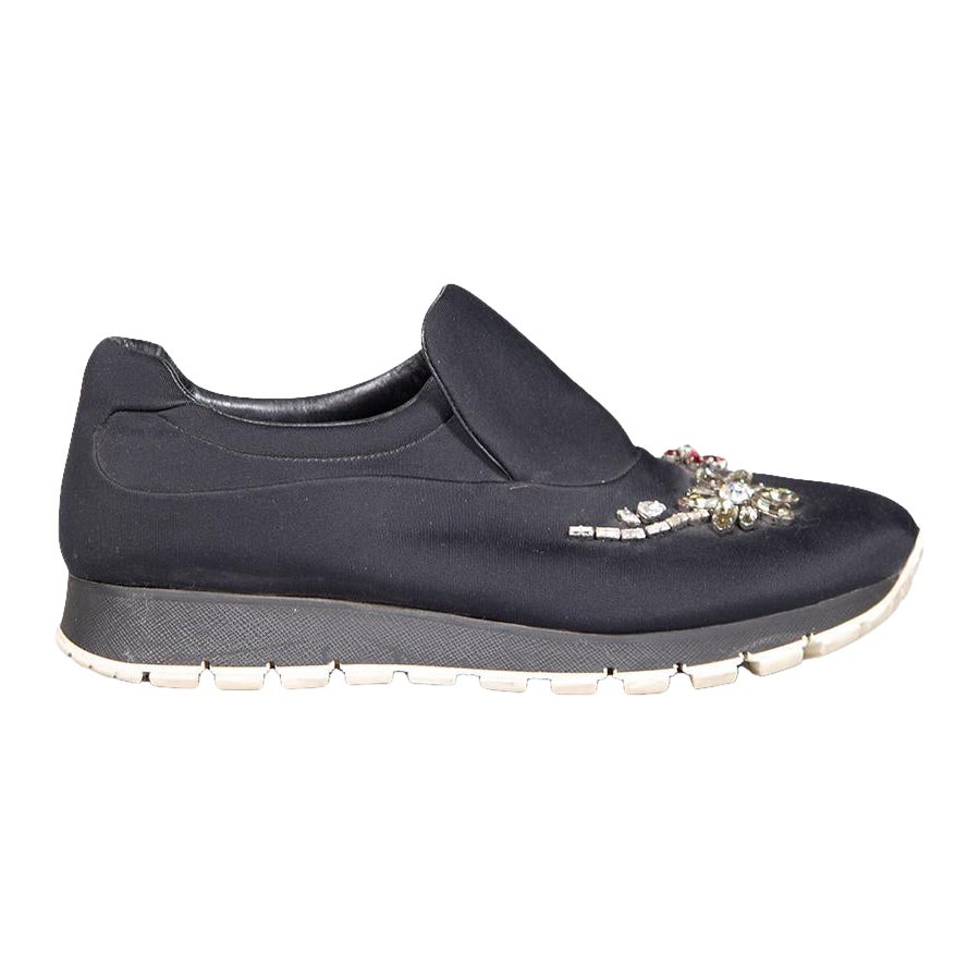 Prada Schwarze kristallverzierte Slip-On-Turnschuhe Größe IT 38,5 im Angebot