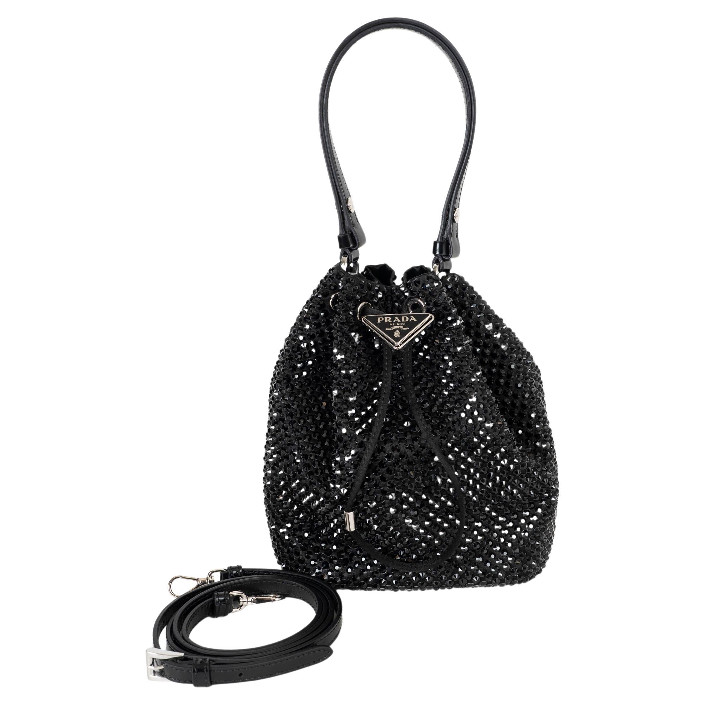 PRADA noir Sac à main MINI BUCKET en SATIN CRISTAL
