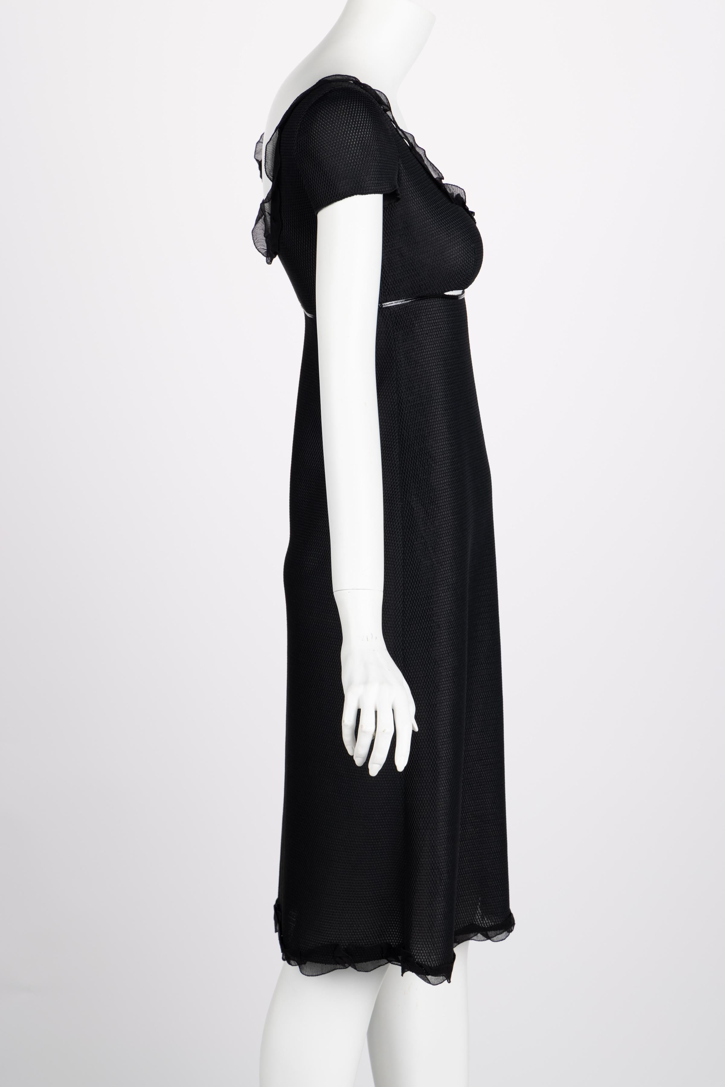 Robe Prada à découpes noires bordée de vernis, années 1990 Excellent état - En vente à Boca Raton, FL