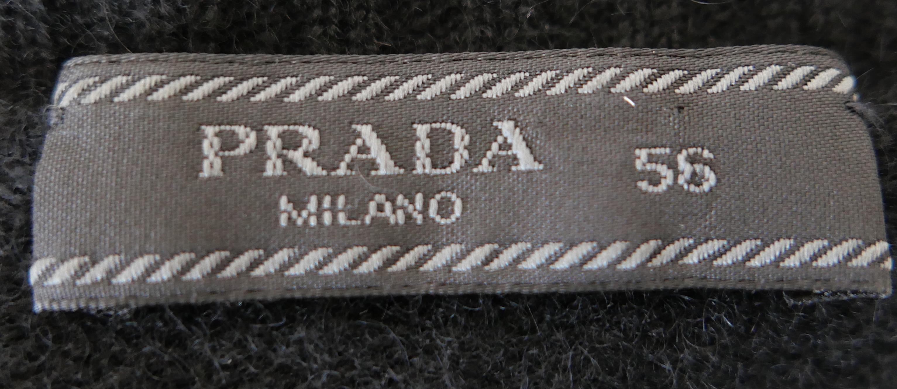 Prada Black Deep V Neck Cashmere Jumper Excellent état - En vente à London, GB