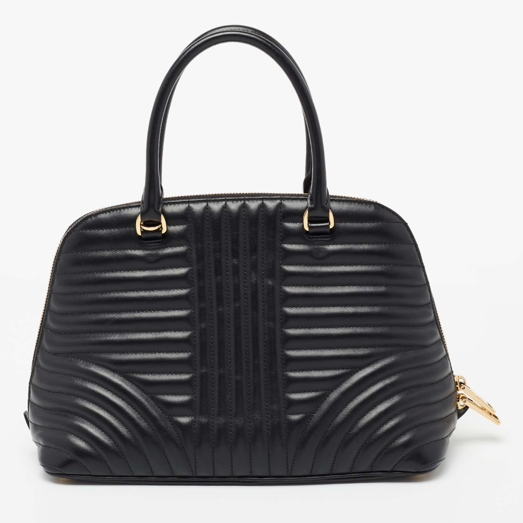Enriched with striking elements, the appeal of this Prada Promenade bag is truly ever-lasting. The nylon and leather interior of this black creation has ideal space to accommodate your valuables, and the zipper closure at the top is equipped with
