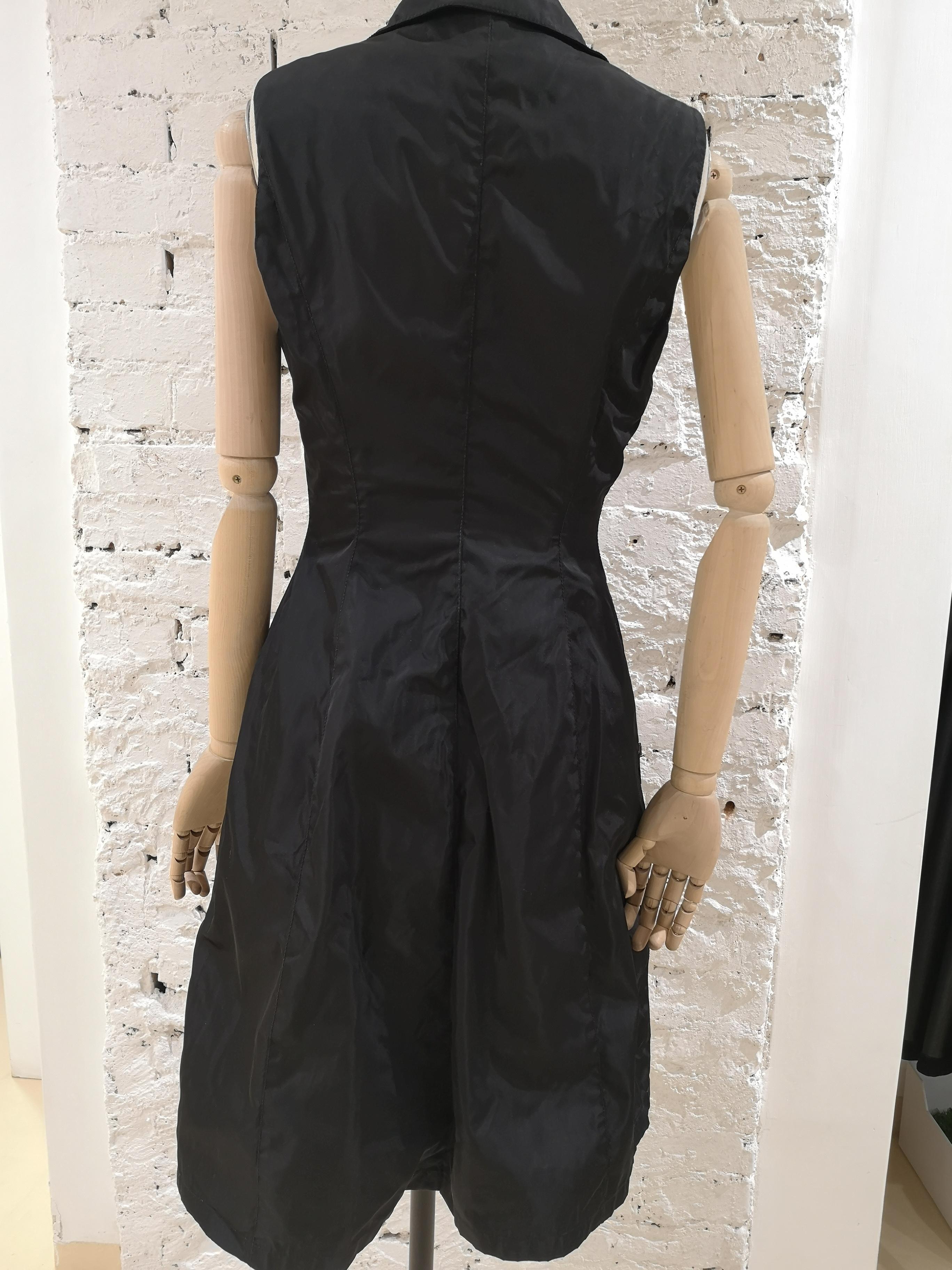 Prada Black Dress
front zip that can be totally open
size Small
Made in Italy