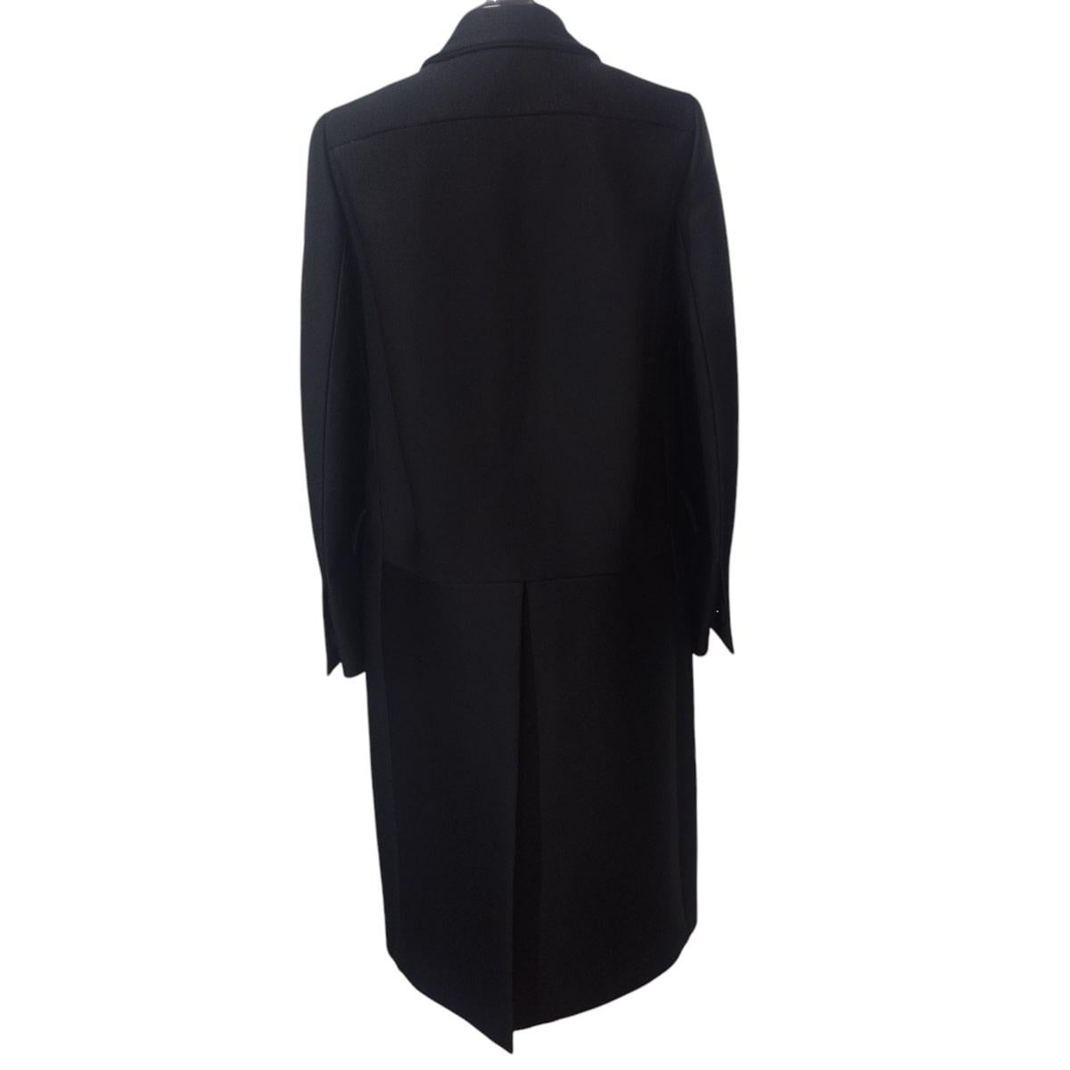 Eleganza della giacca/cappotto di Prada
Poliammide (58%), seta (39%) ed elastam
Colore nero
Chiusura con tre bottoni automatici
Tre tasche
Spalla / orlo cm 100 (39,3 pollici)
Spalla cm 37 (14,5 pollici)
Spedizione internazionale veloce dall'Italia