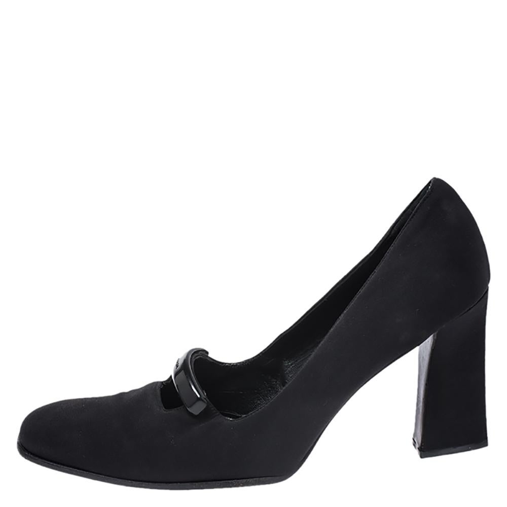 Put your best foot forward in this exclusive pair of pumps from Prada. These pumps are made from fabric to reflect classic style in a durable manner. They are elevated on block heels. Don these black pumps with both formal and casual wear.


