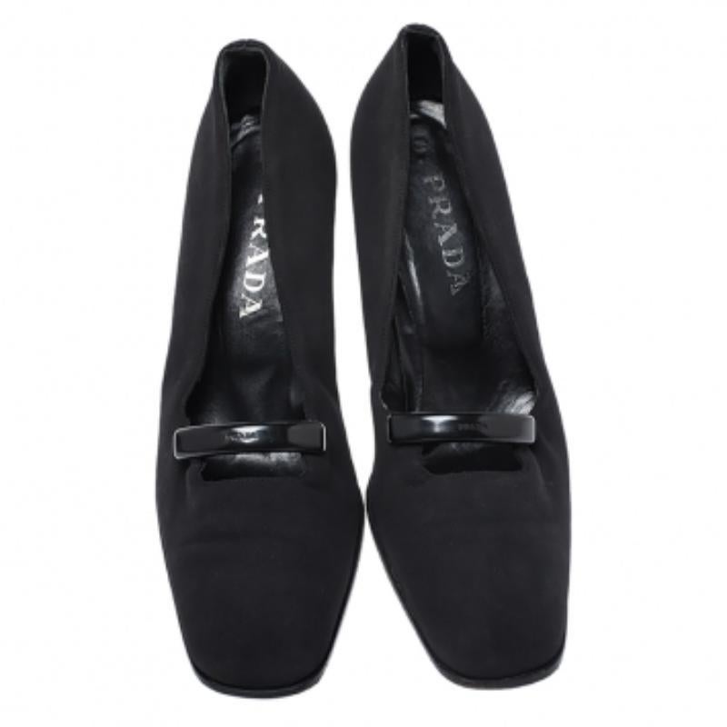 Prada Black Fabric Block Heel Pumps Size 40.5 In condizioni buone in vendita a Dubai, Al Qouz 2