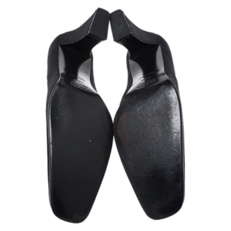 Prada Black Fabric Block Heel Pumps Size 40.5 in vendita 1