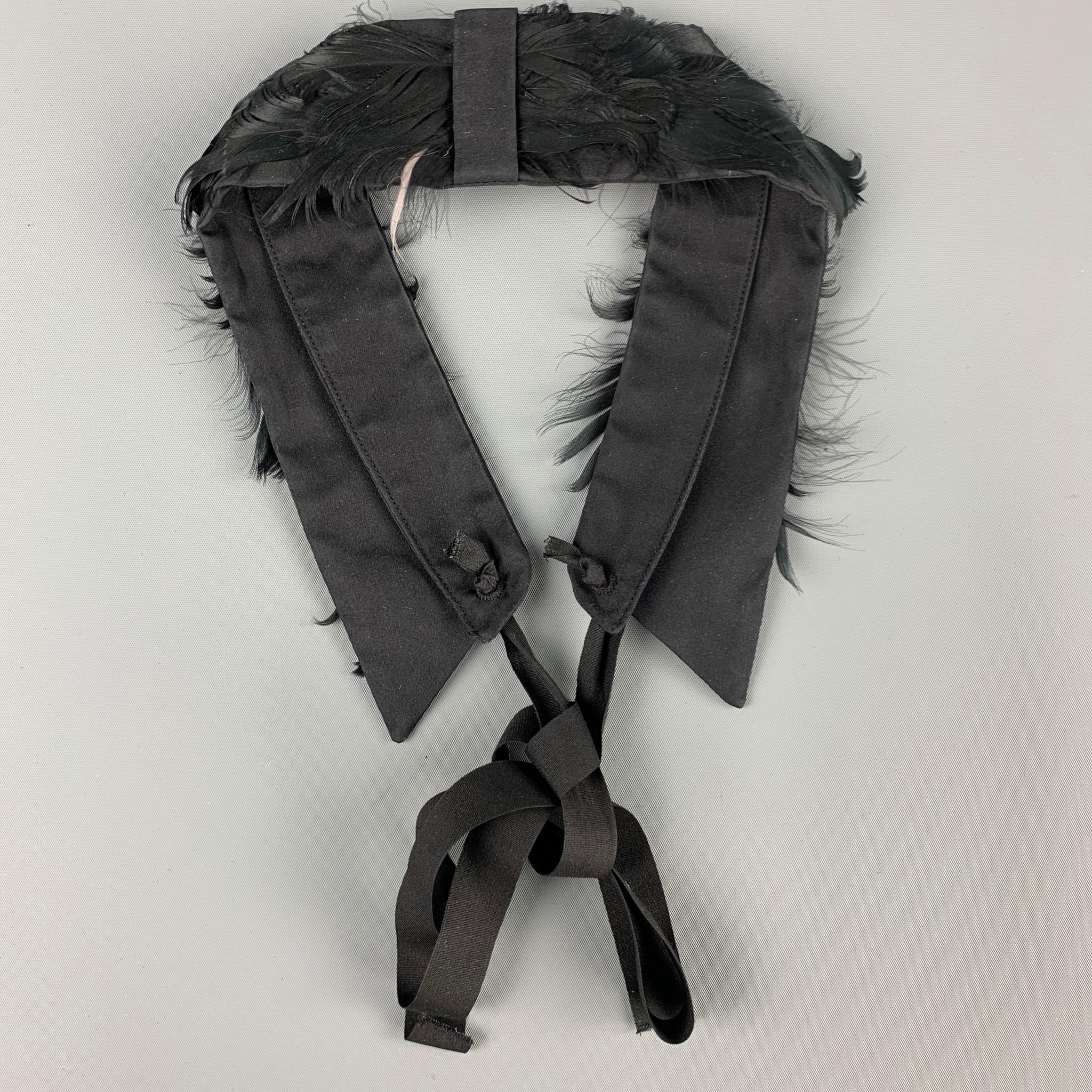 PRADA collar comes in a black fabric feather featuring a pointed style and a tie up closure. Comes with box. Made in Italy.

Good Pre-Owned Condition.

Measurements:

Fits: 18 in.
Length: 22 in. 
