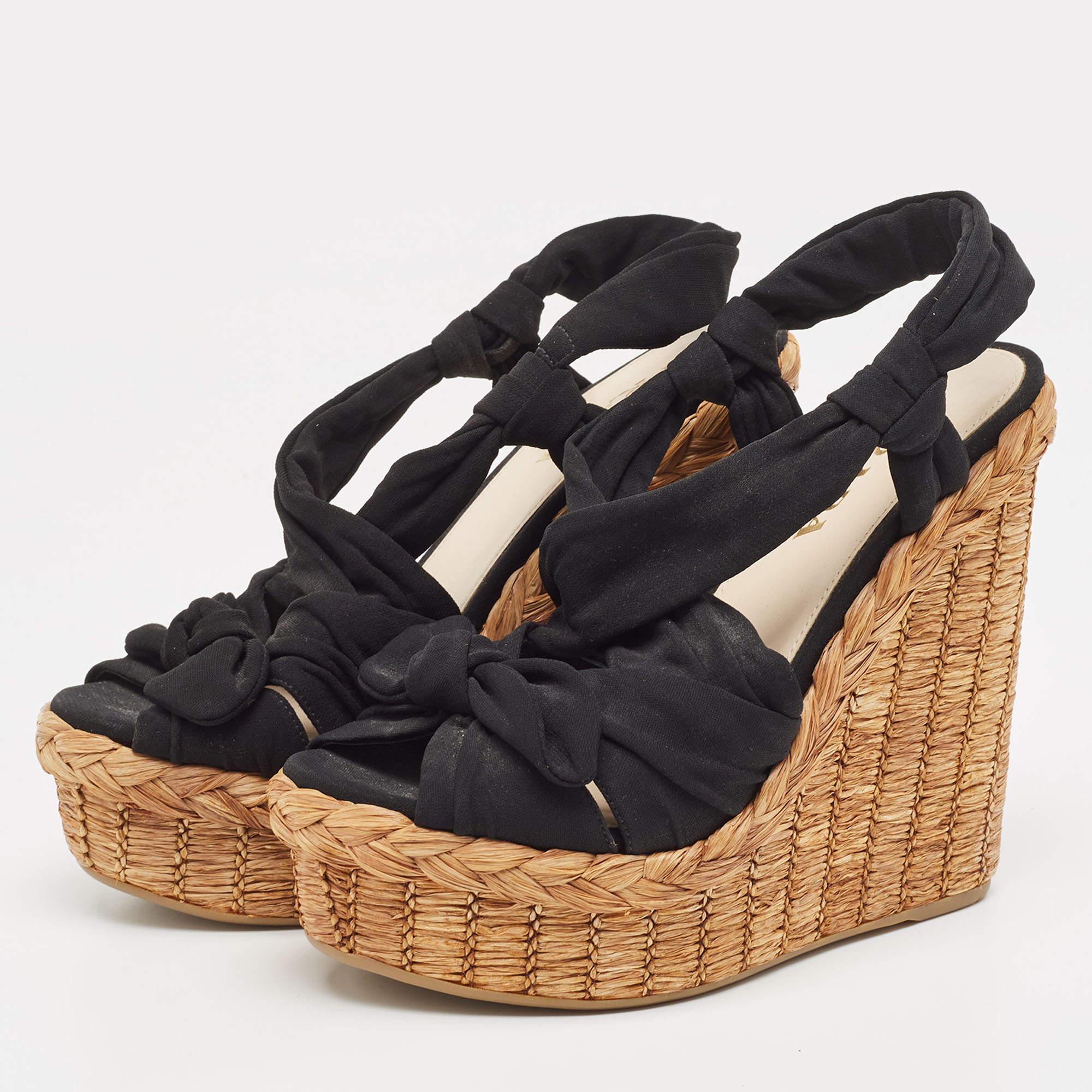 Prada shoes are known for their unique designs that emanate the label's feminine verve and immaculate craftsmanship that makes their creations last season after season. Crafted from fabric, these sandals are a great combination of style and comfort