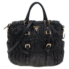 Prada Schwarze Gaufre-Leder- Einkaufstasche