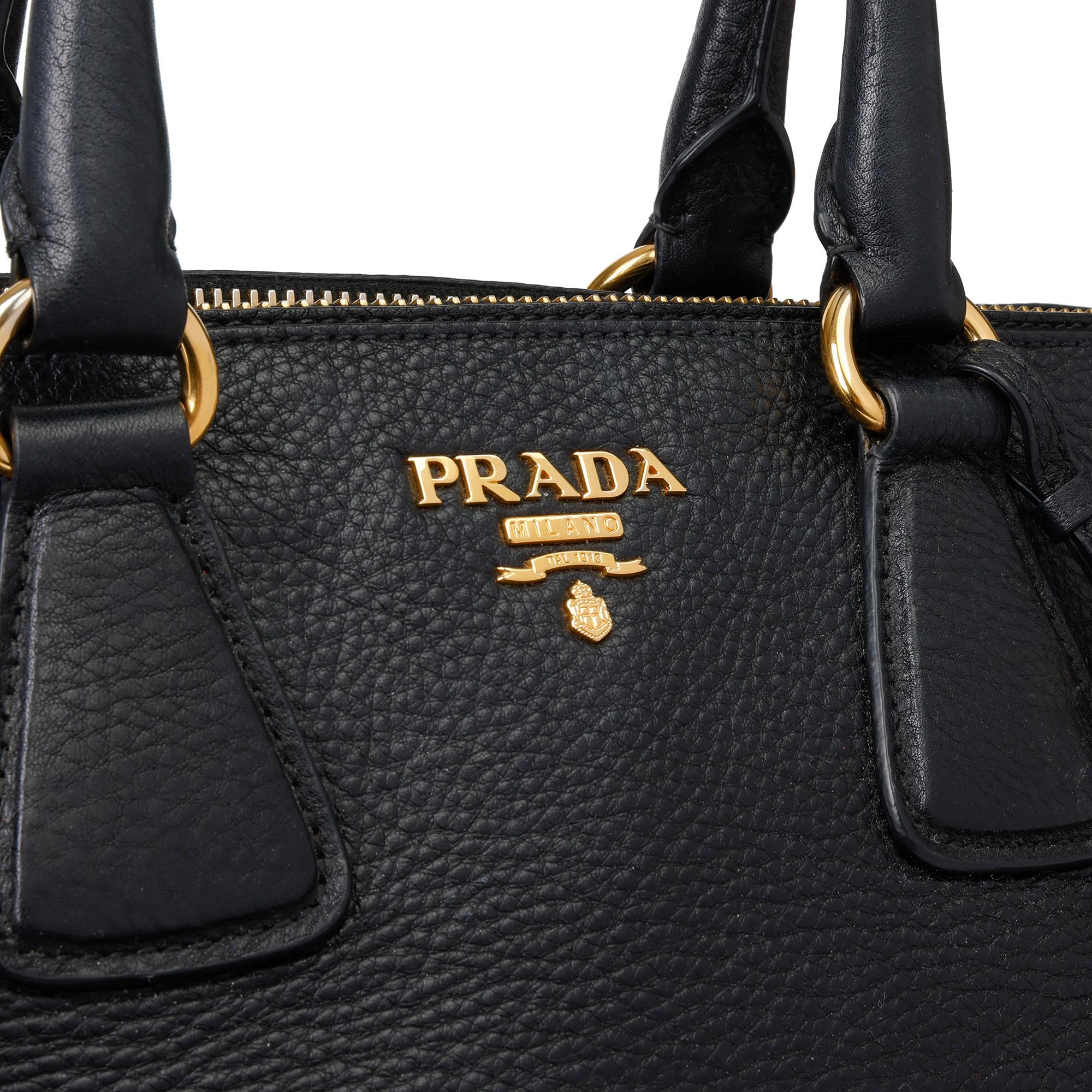 Prada Vitello Phenix Tragetasche und Brieftasche aus schwarzem genarbtem Kalbsleder 2
