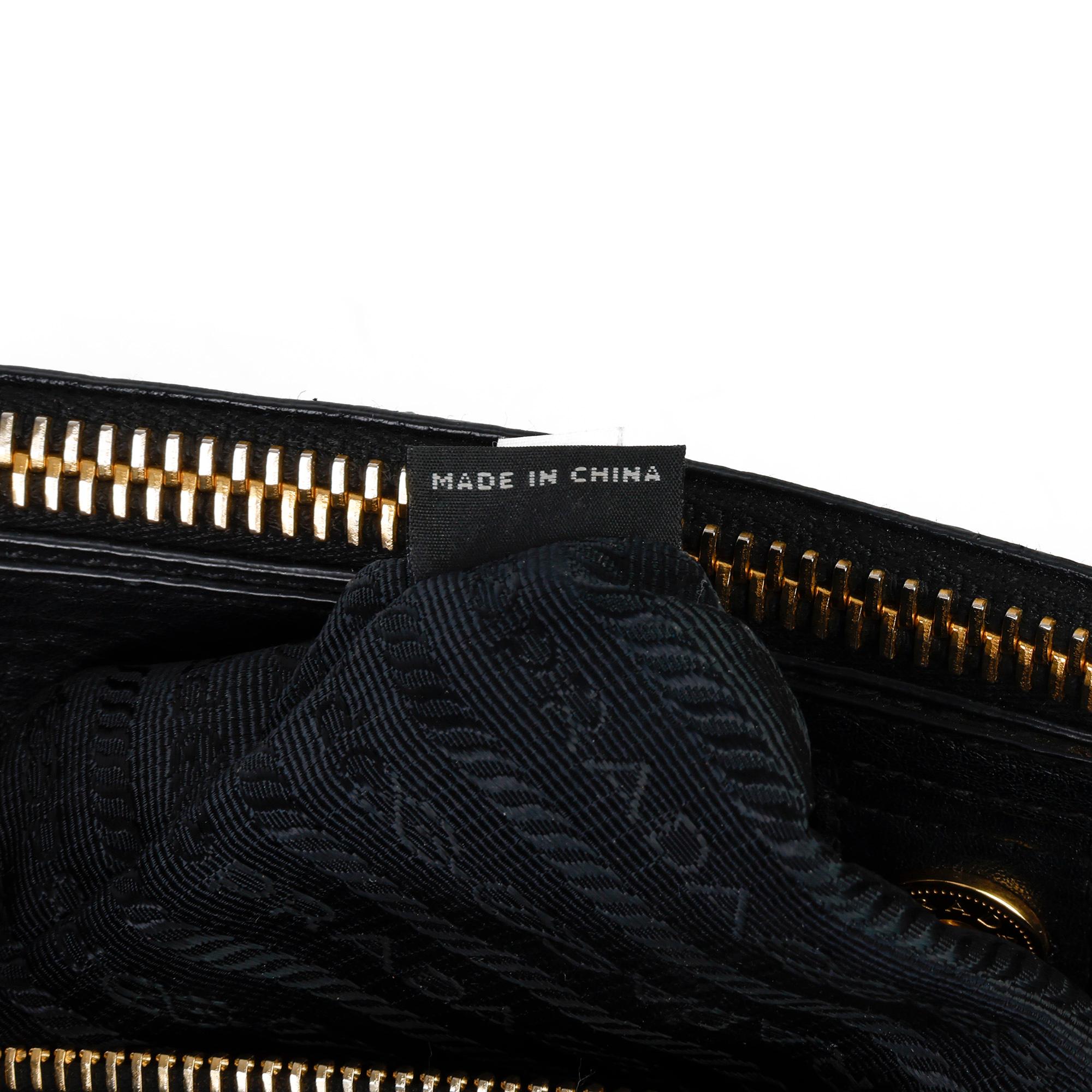 Prada Vitello Phenix Tragetasche und Brieftasche aus schwarzem genarbtem Kalbsleder 4