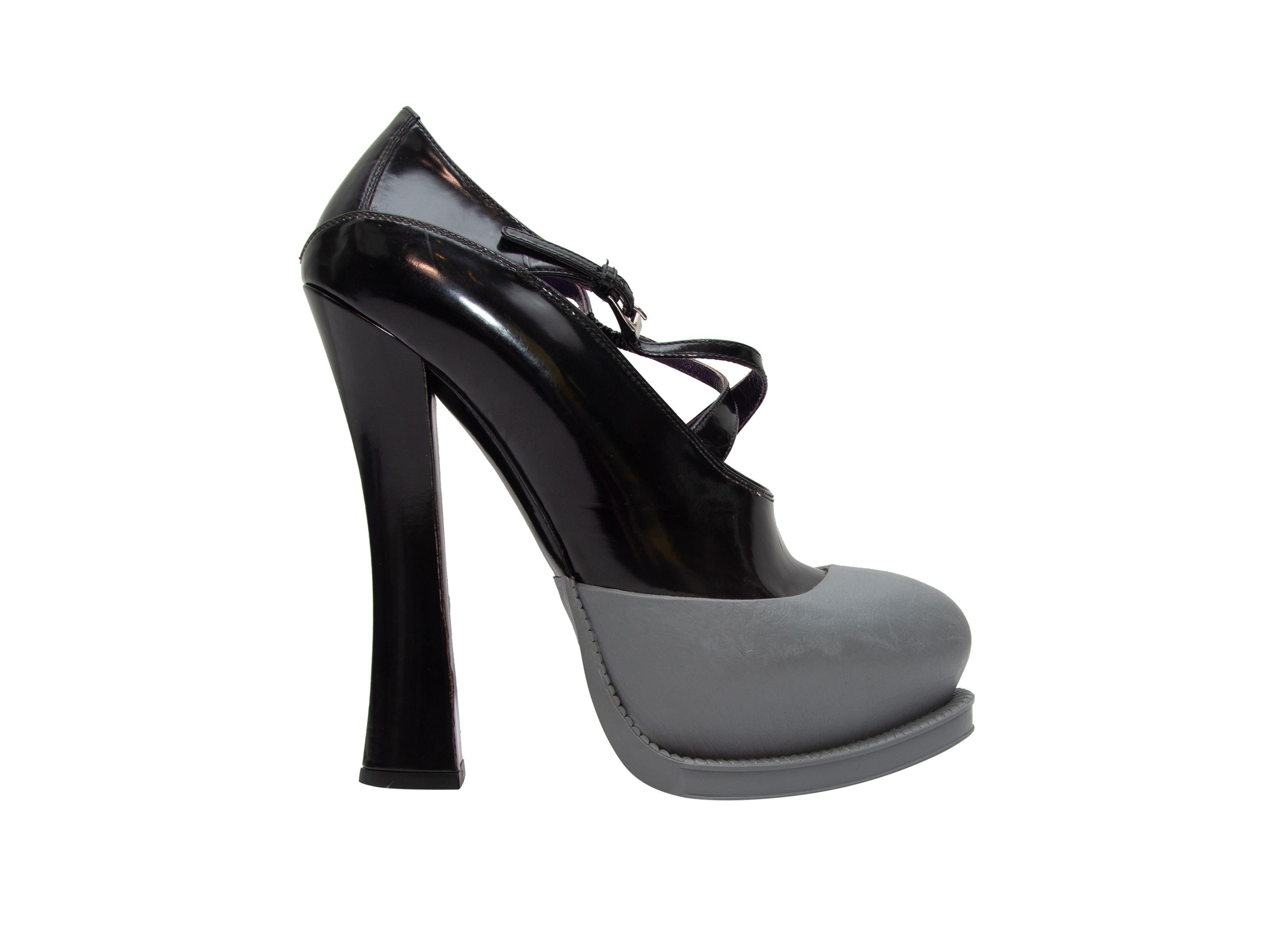 Prada Black & Grey Patent & Rubber Mary Jane Pumps In Good Condition In New York, NY