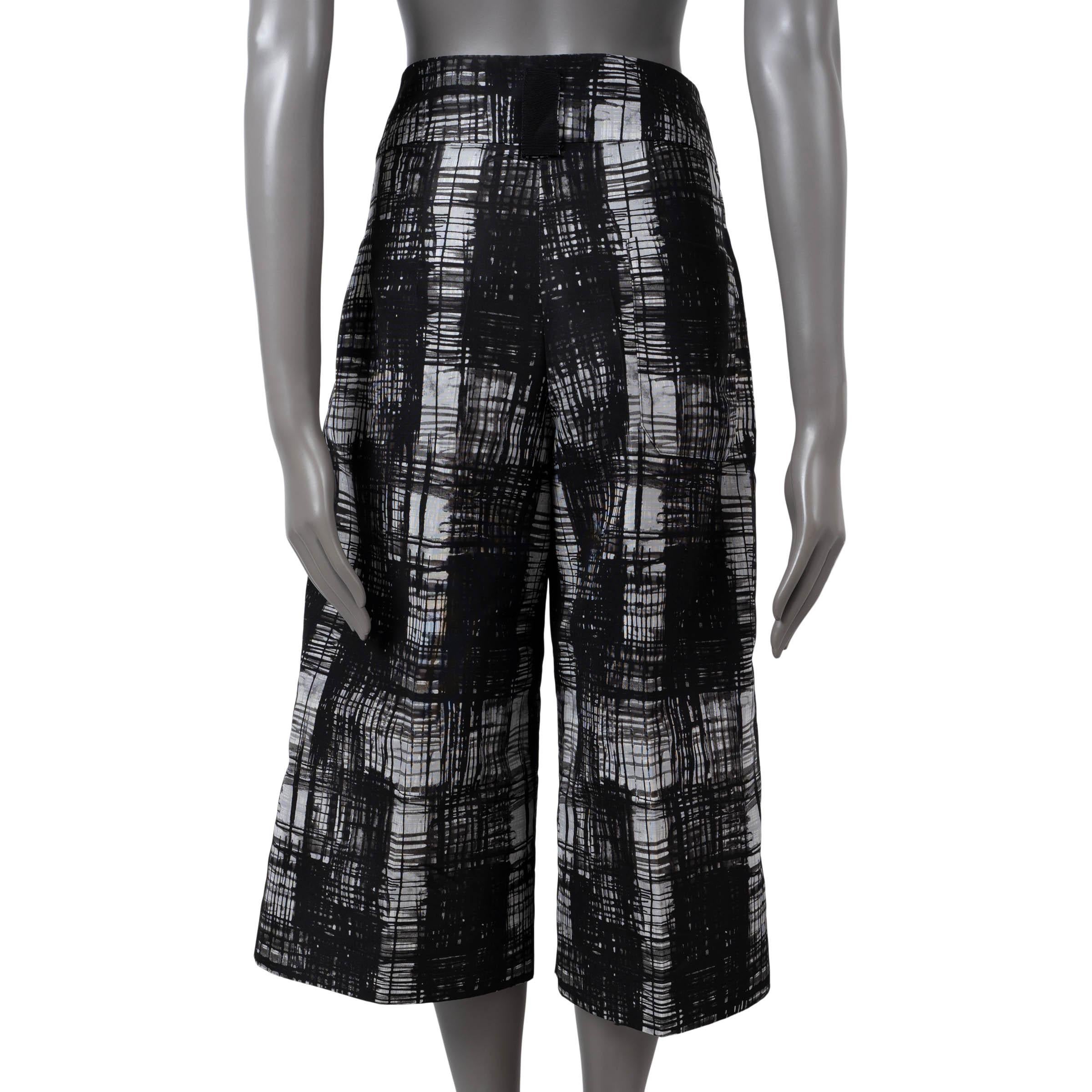 Nero PRADA pantaloni corti in seta nera e grigia stampati 2016 Prada 40 S in vendita