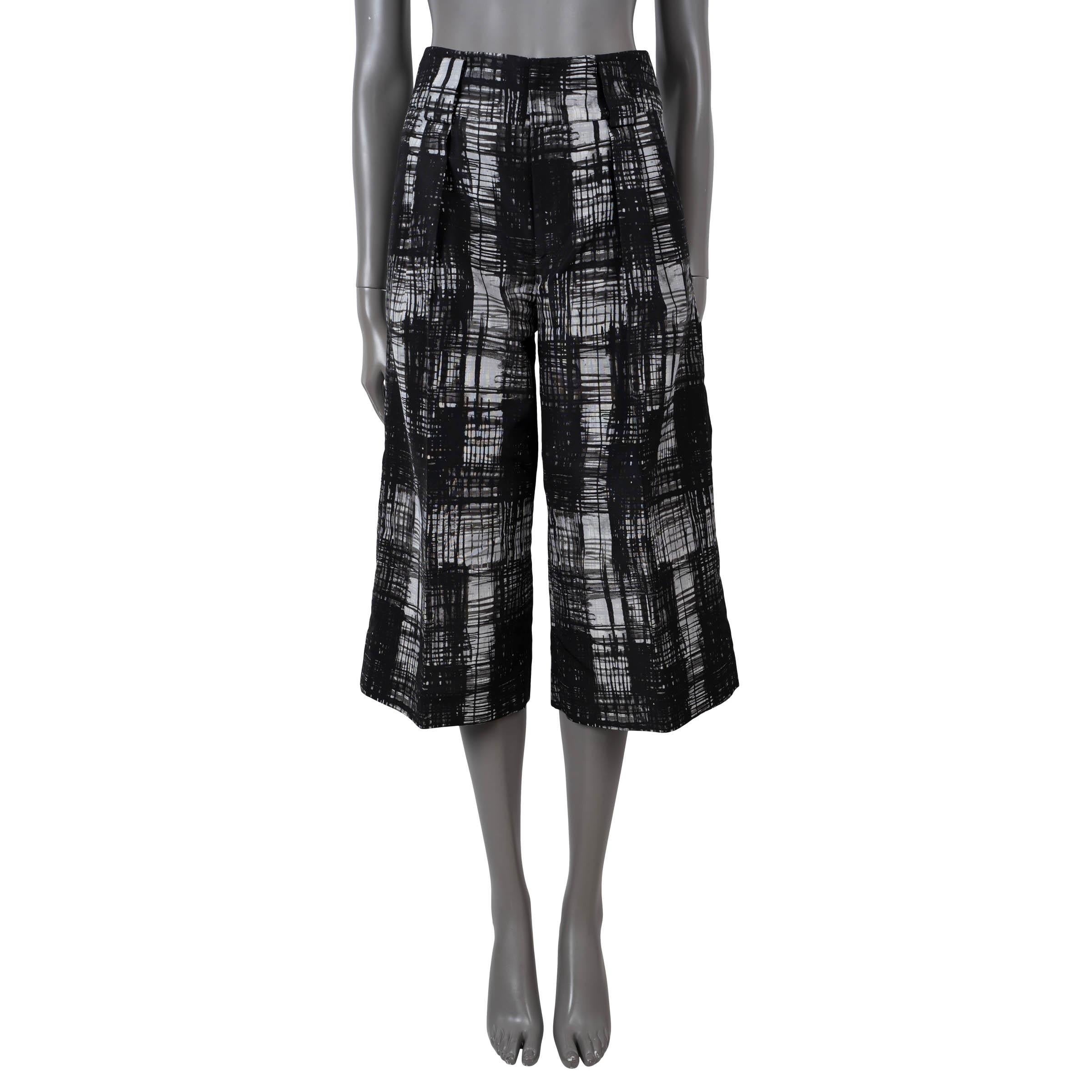 PRADA pantaloni corti in seta nera e grigia stampati 2016 Prada 40 S In condizioni ottime in vendita a Zürich, CH