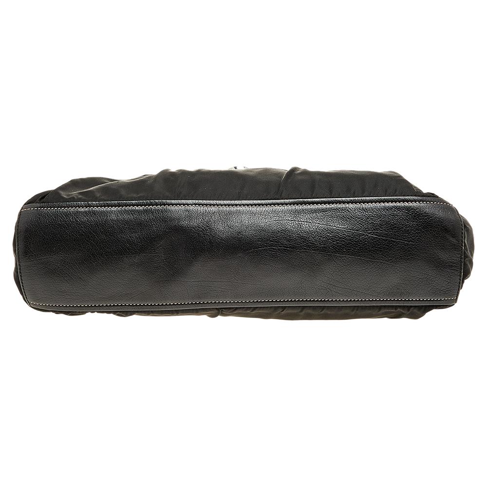 Prada Black Leather And Nylon Easy Shoulder Bag In Good Condition In Dubai, Al Qouz 2