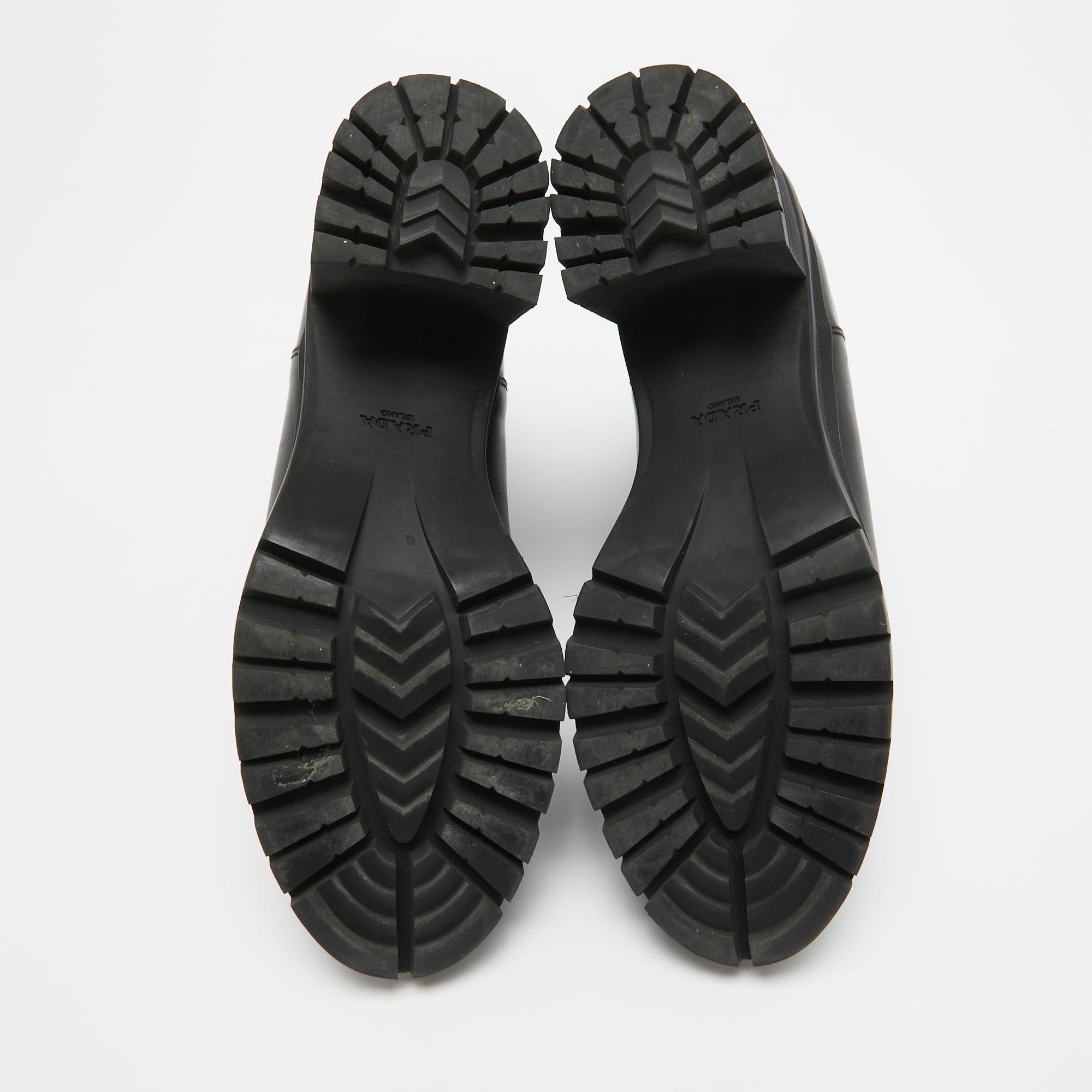 Prada - Bottes en cuir noir Taille 38.5 Bon état - En vente à Dubai, Al Qouz 2