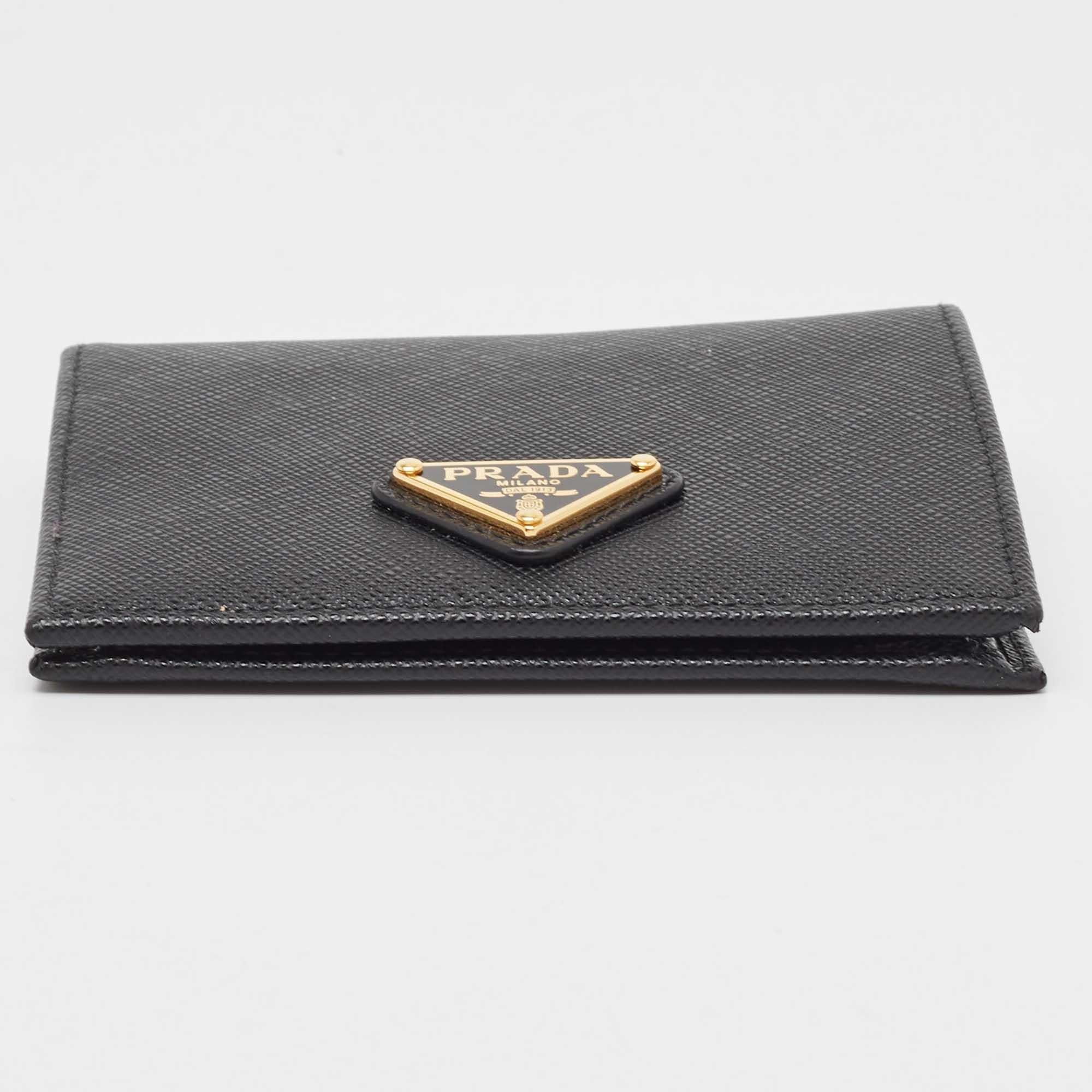 Prada Black Leather Bifold Wallet In Good Condition In Dubai, Al Qouz 2